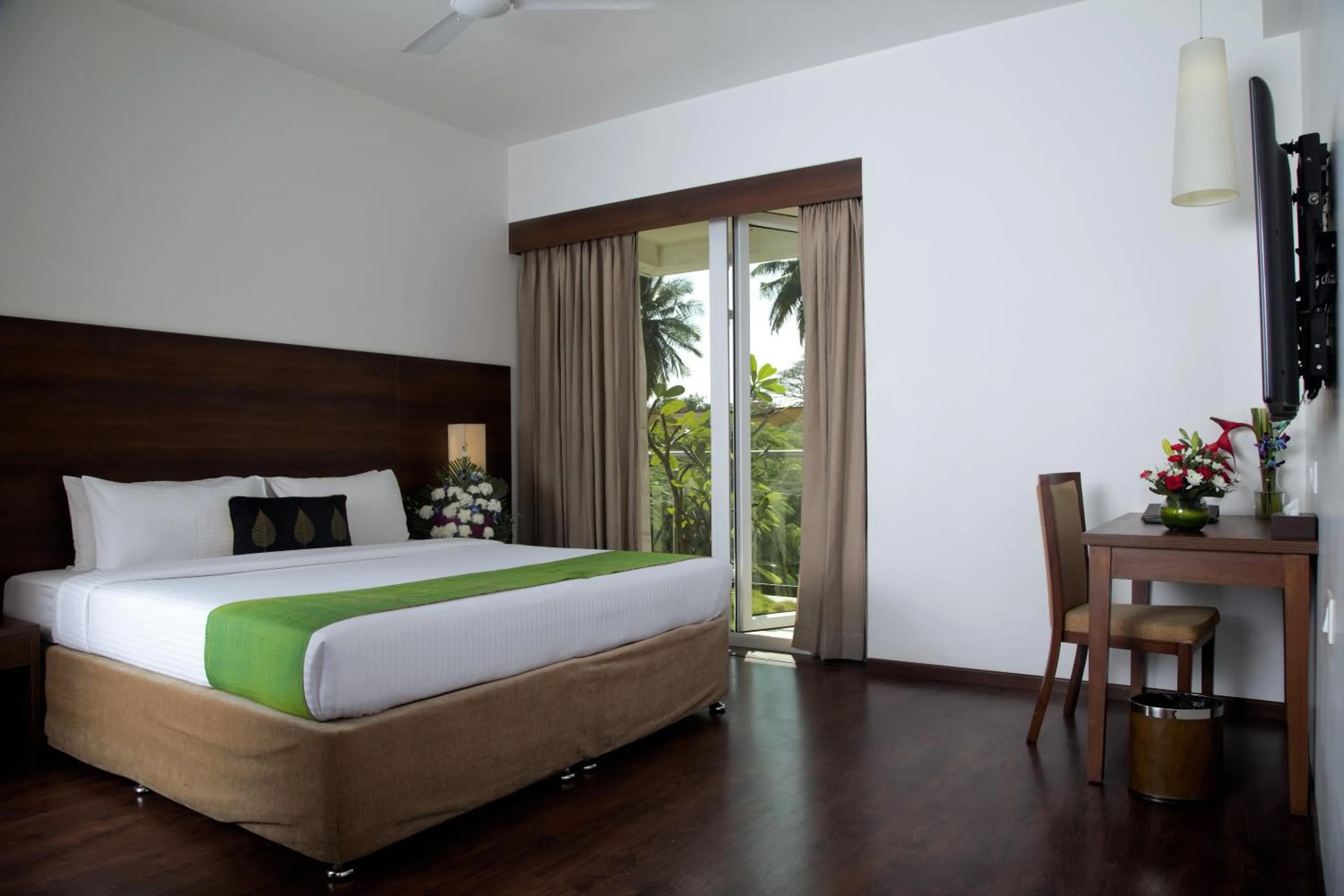 Photo of the whole room, Bed in Temple Tree Hotel