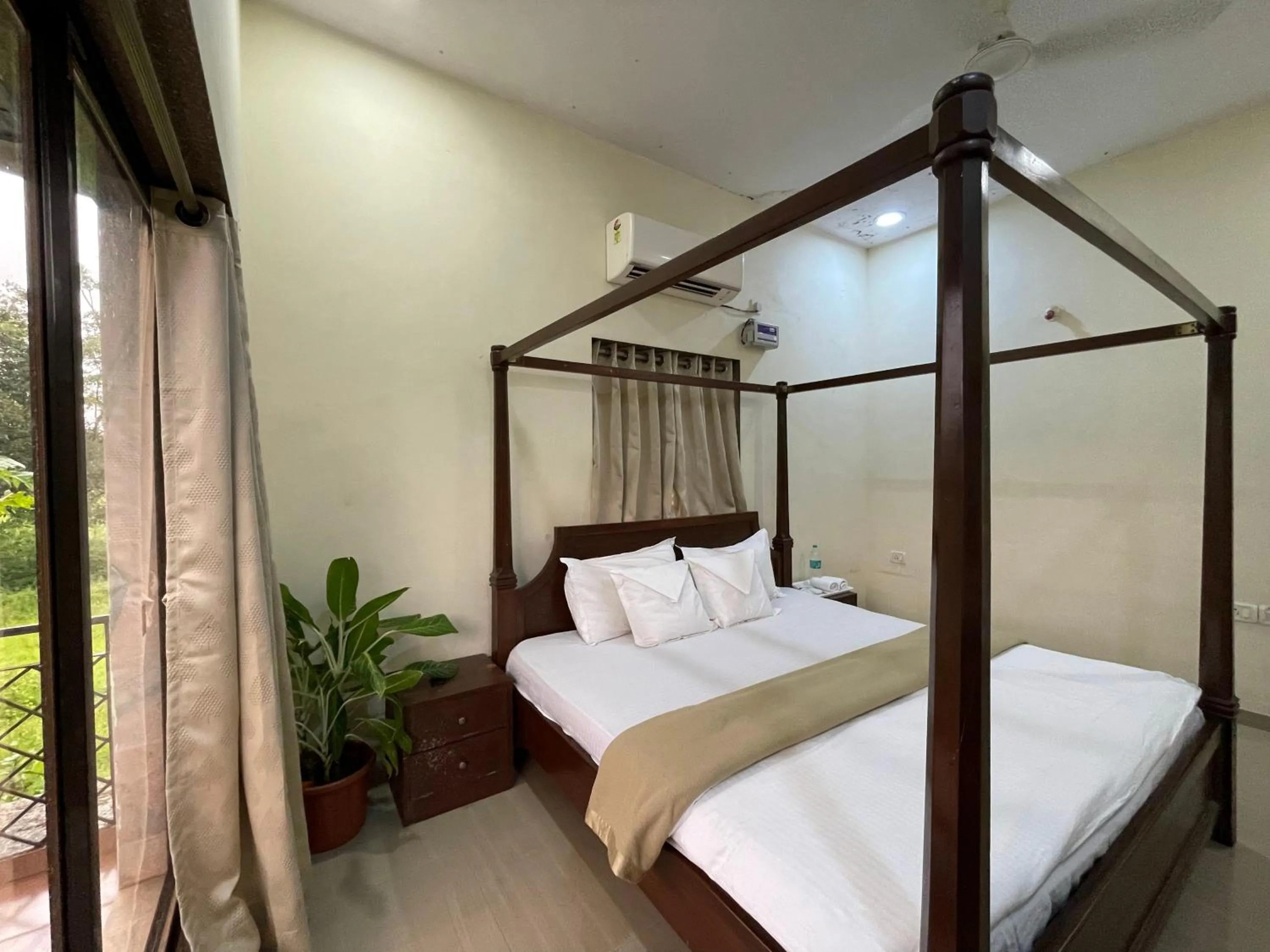 Bed in Surve Natures Resort - Chiplun