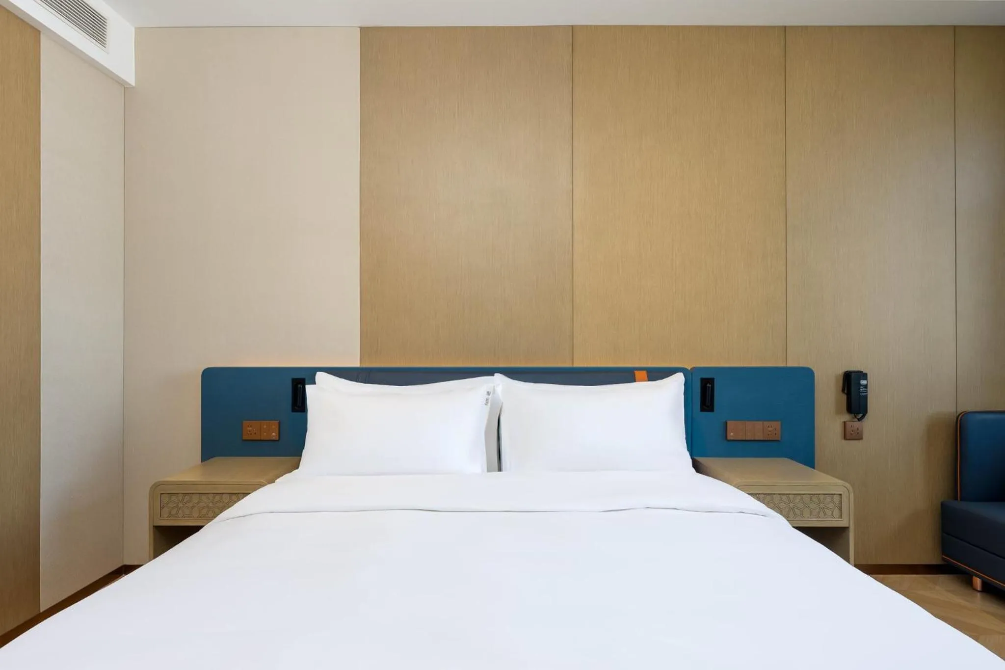 Photo of the whole room, Bed in Holiday Inn Express Kashgar Downtown by IHG