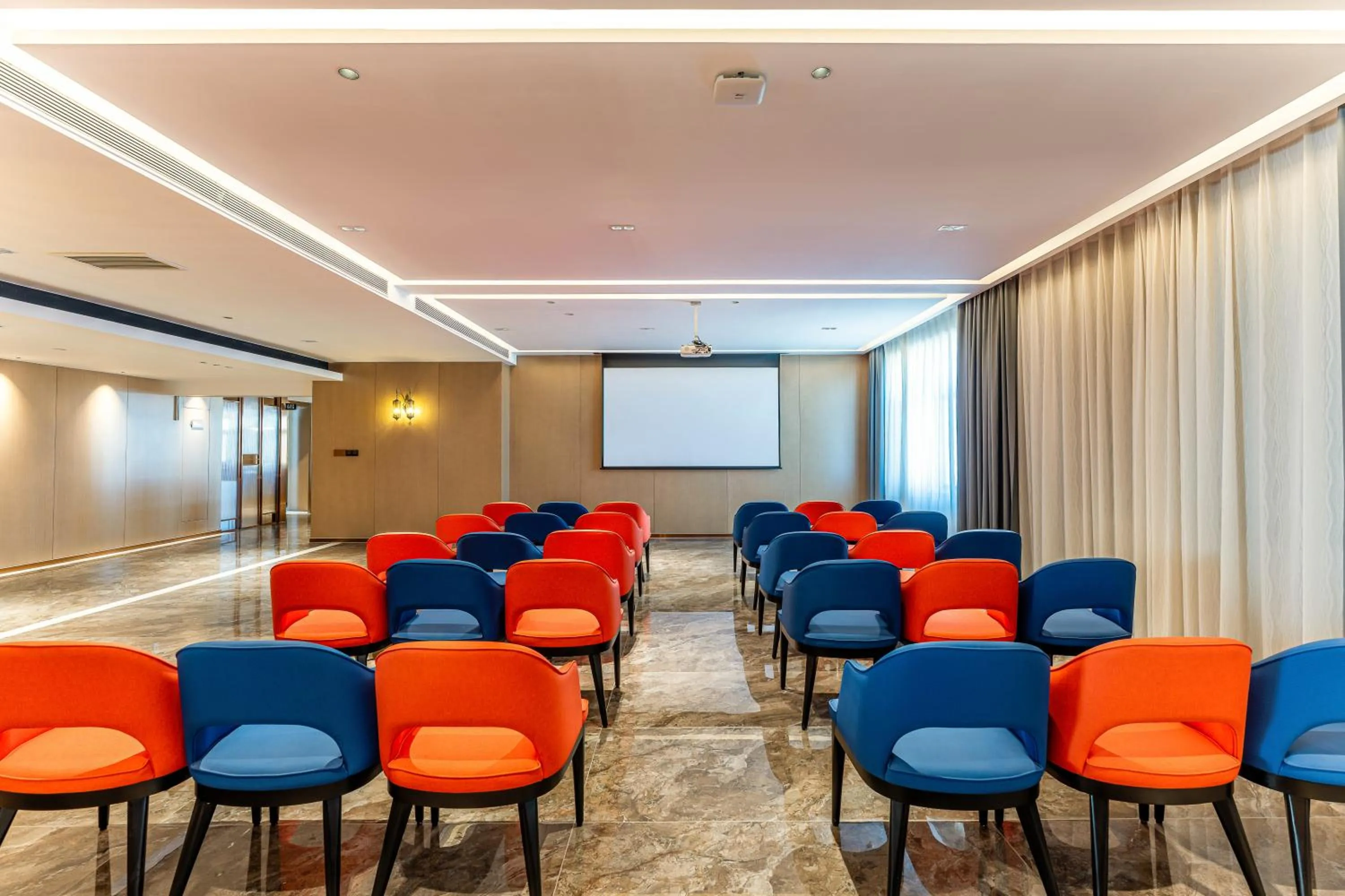 Meeting/conference room in Holiday Inn Express Kashgar Downtown by IHG