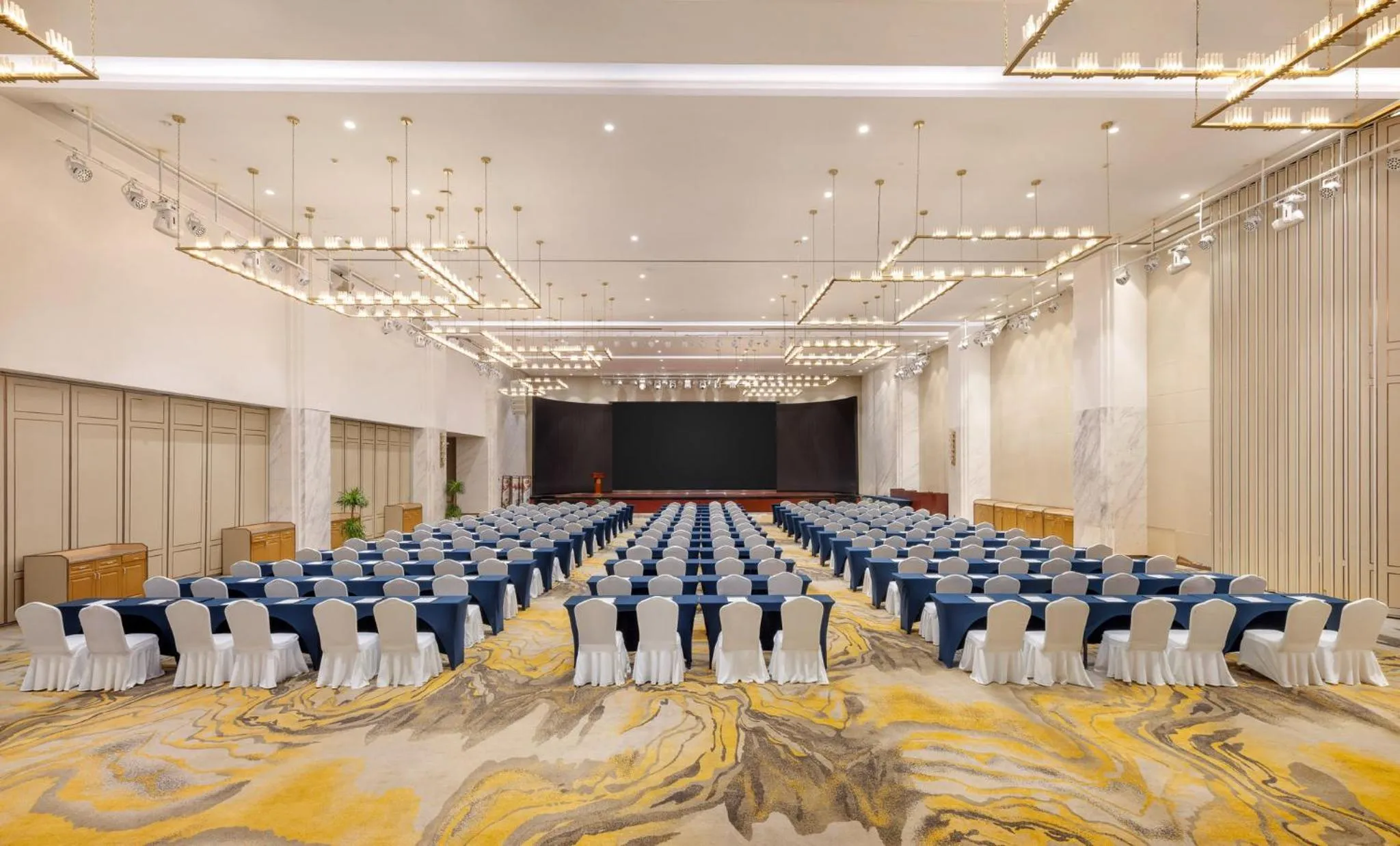 Meeting/conference room in Holiday Inn Shanghai Minhang Center by IHG
