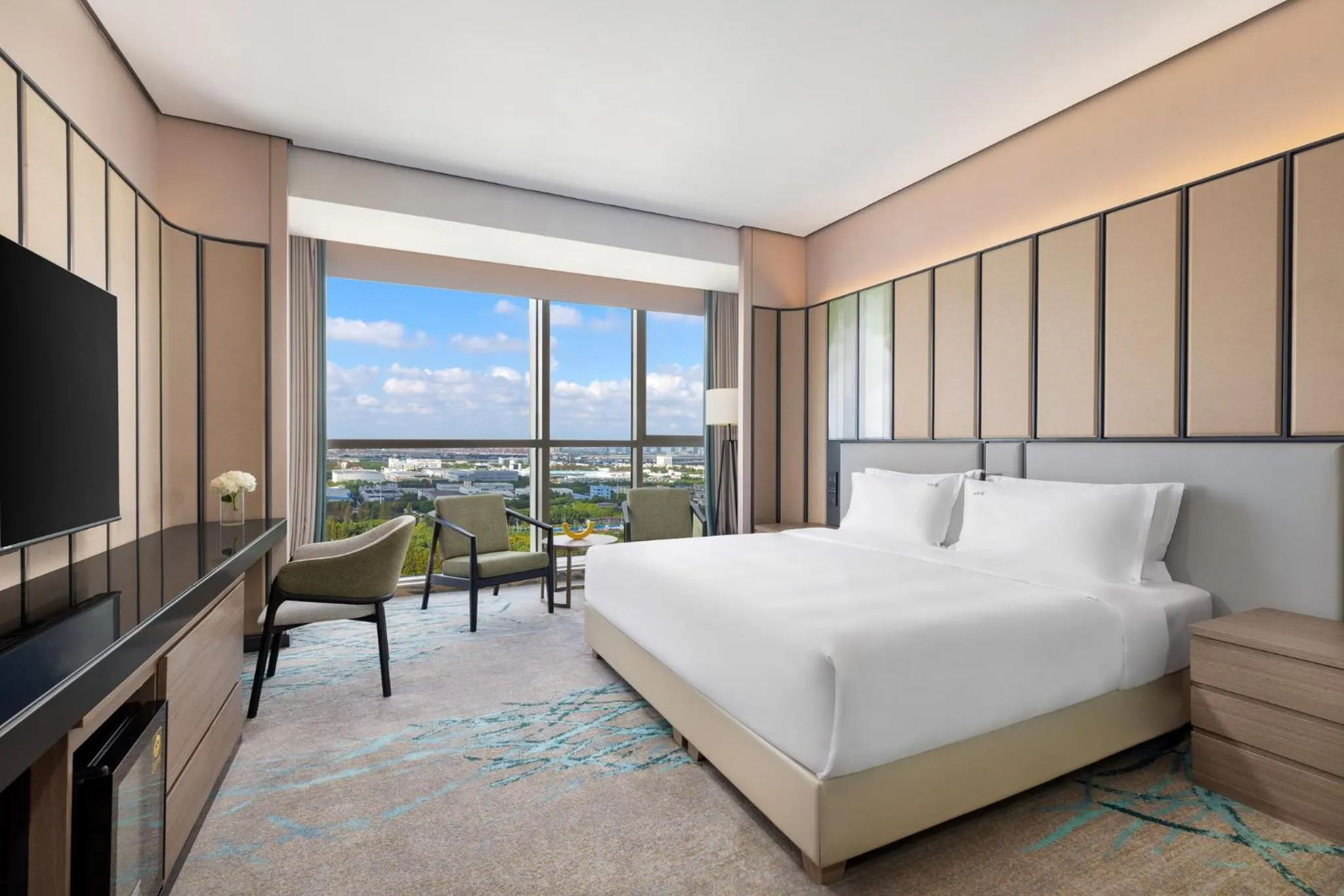 Photo of the whole room, Bed in Holiday Inn Shanghai Minhang Center by IHG