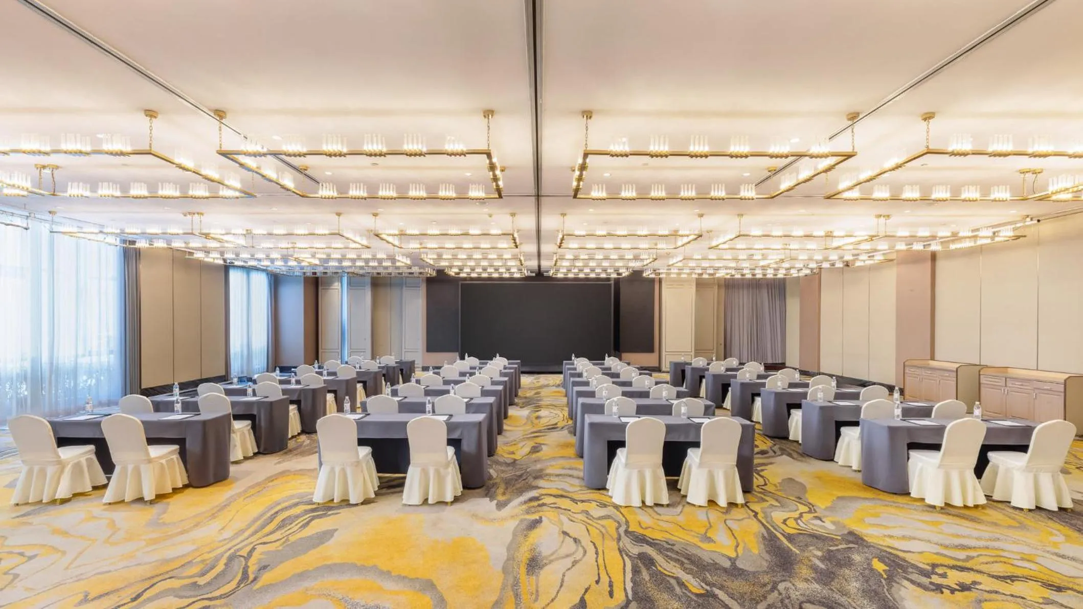 Meeting/conference room in Holiday Inn Shanghai Minhang Center by IHG