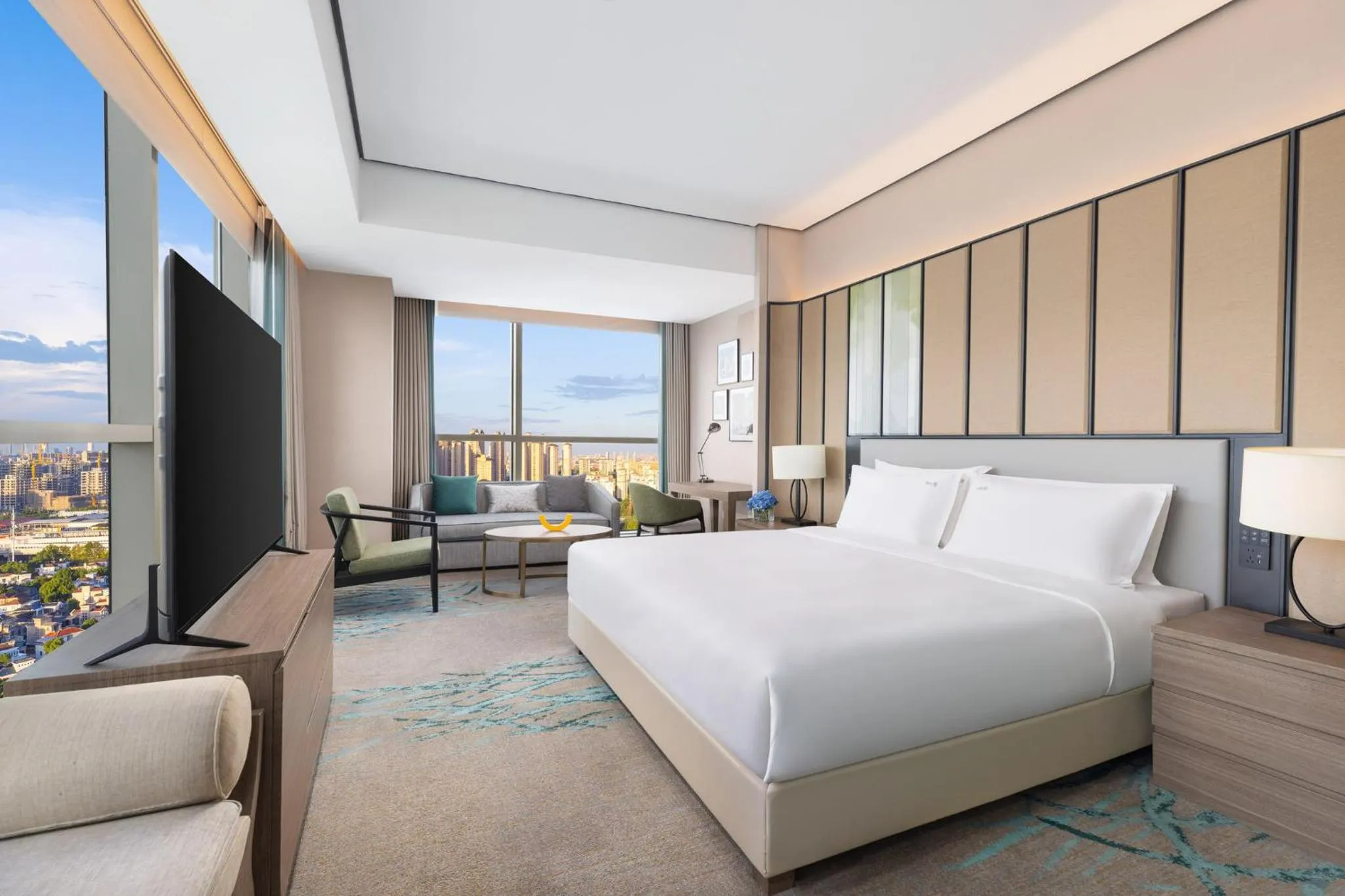 Photo of the whole room, Bed in Holiday Inn Shanghai Minhang Center by IHG
