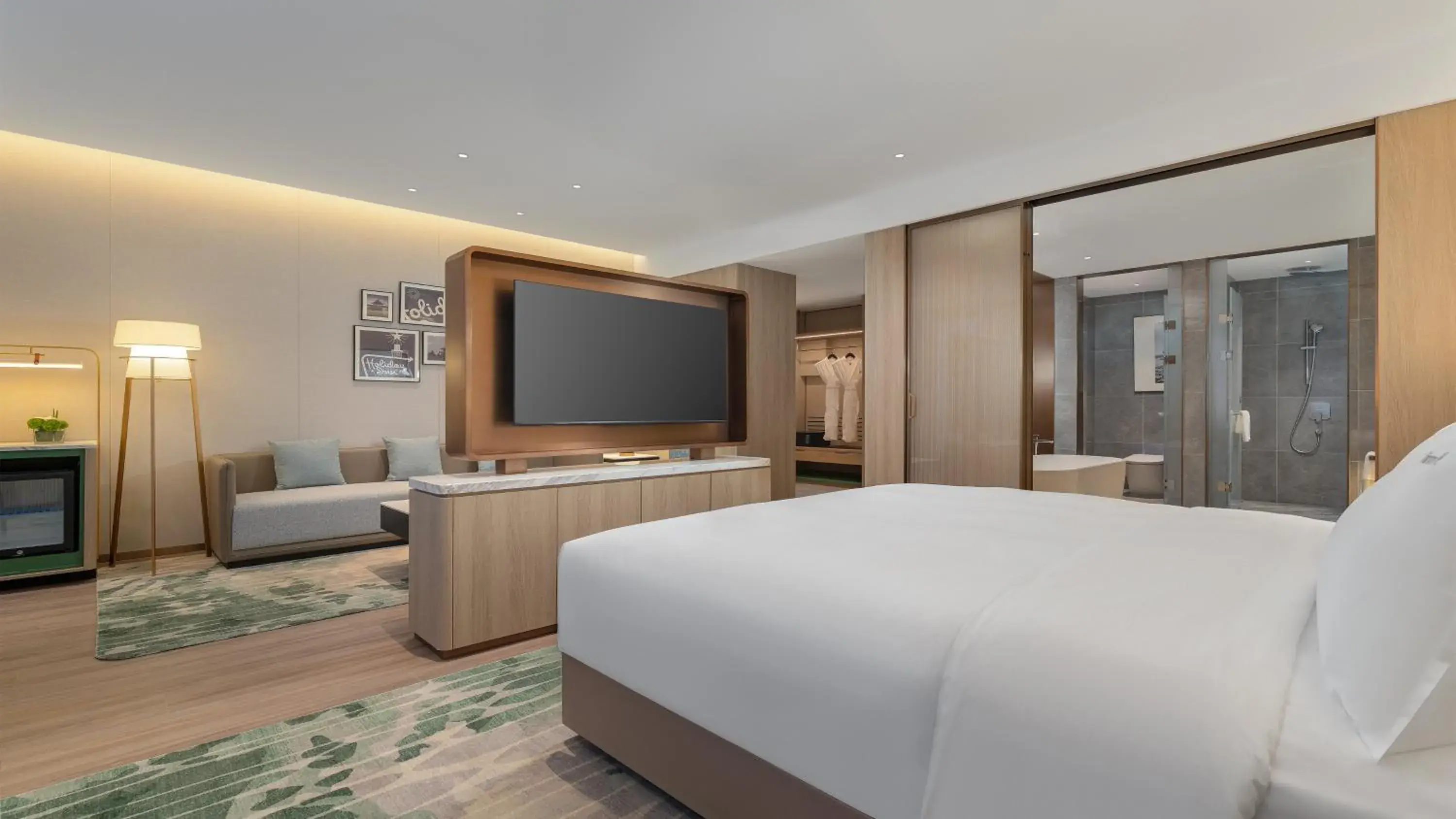 King Suite in Holiday Inn Jinan Thousand Buddha Mountain by IHG King Suite in Holiday Inn Jinan Thousand Buddha Mountain by IHG