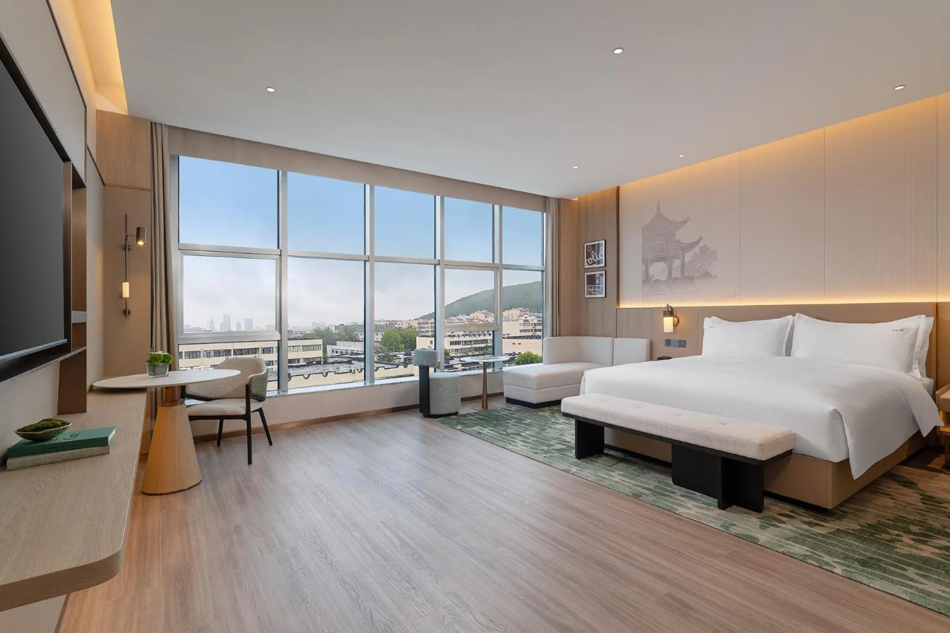 Photo of the whole room, Bed in Holiday Inn Jinan Thousand Buddha Mountain by IHG