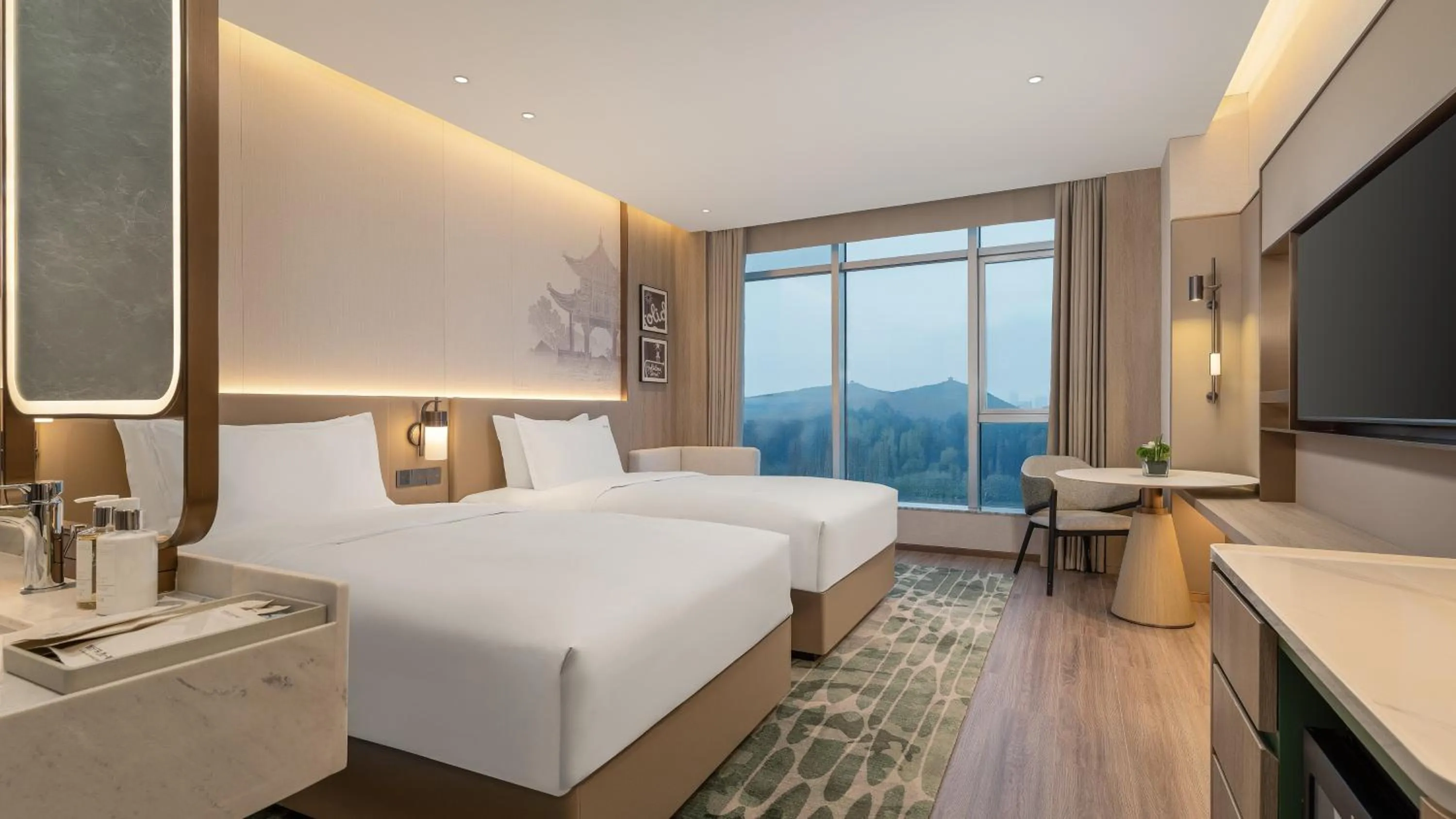 Photo of the whole room, Bed in Holiday Inn Jinan Thousand Buddha Mountain by IHG