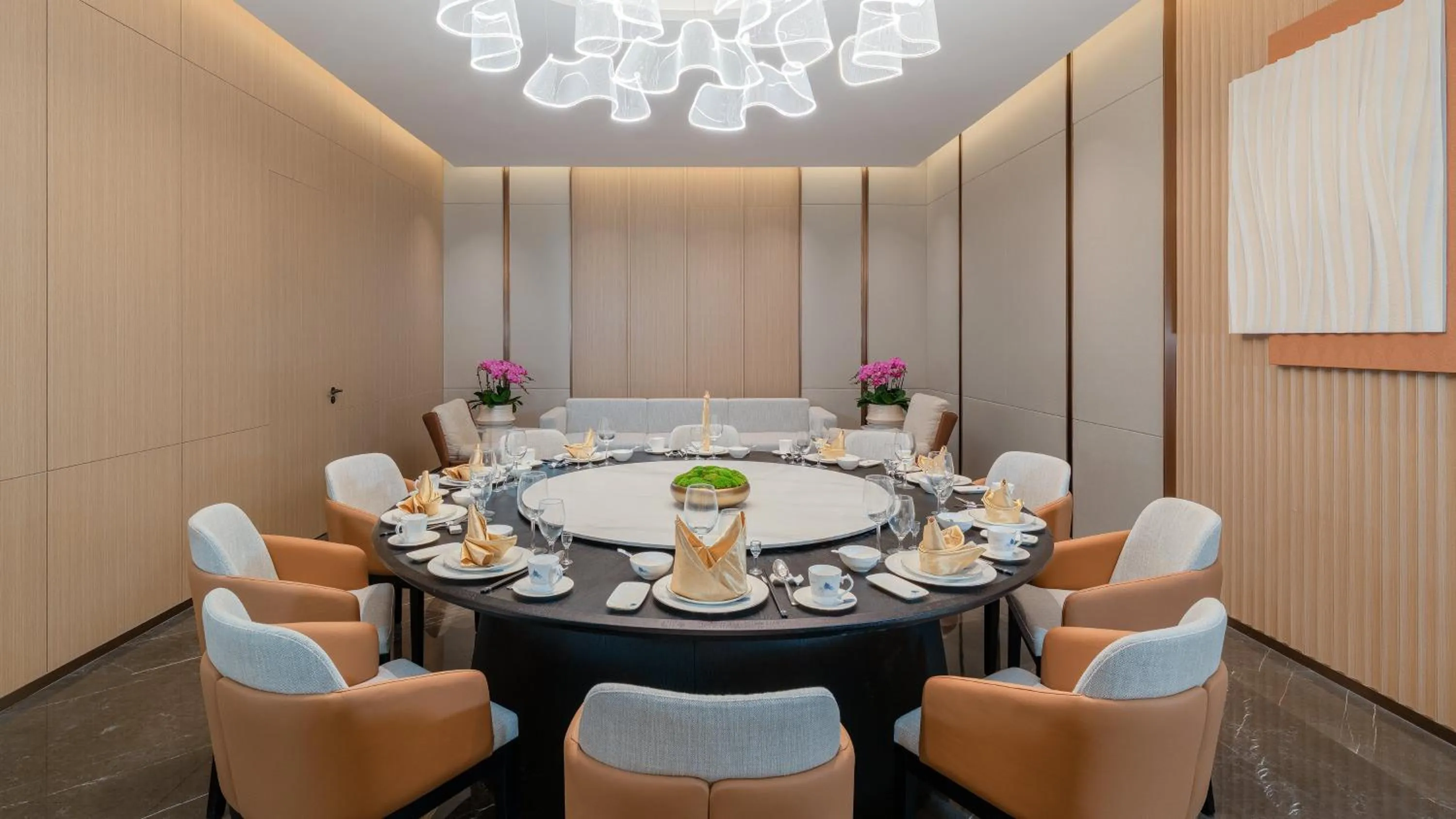 Restaurant/places to eat in Holiday Inn Jinan Thousand Buddha Mountain by IHG