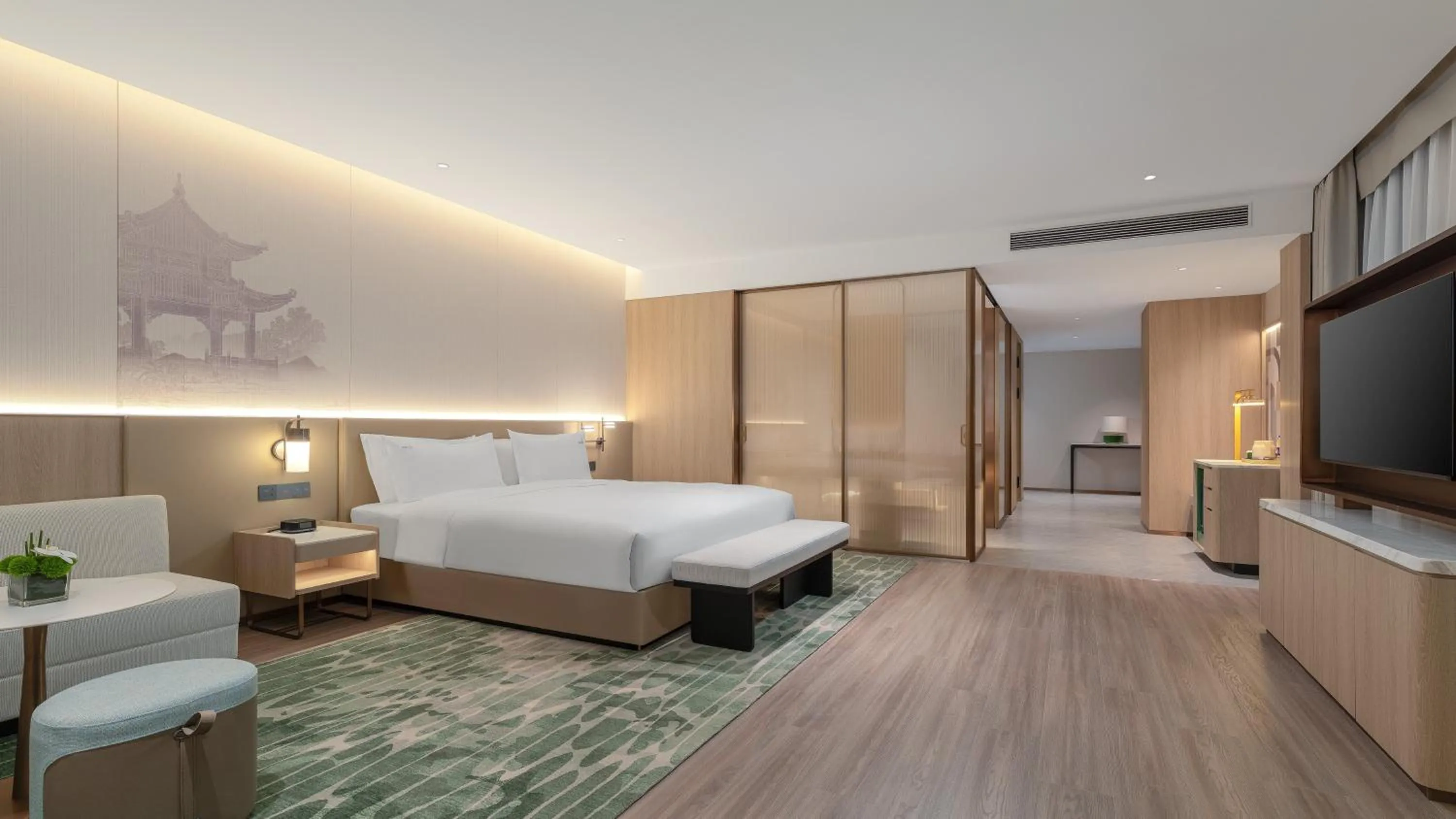 Photo of the whole room, Bed in Holiday Inn Jinan Thousand Buddha Mountain by IHG