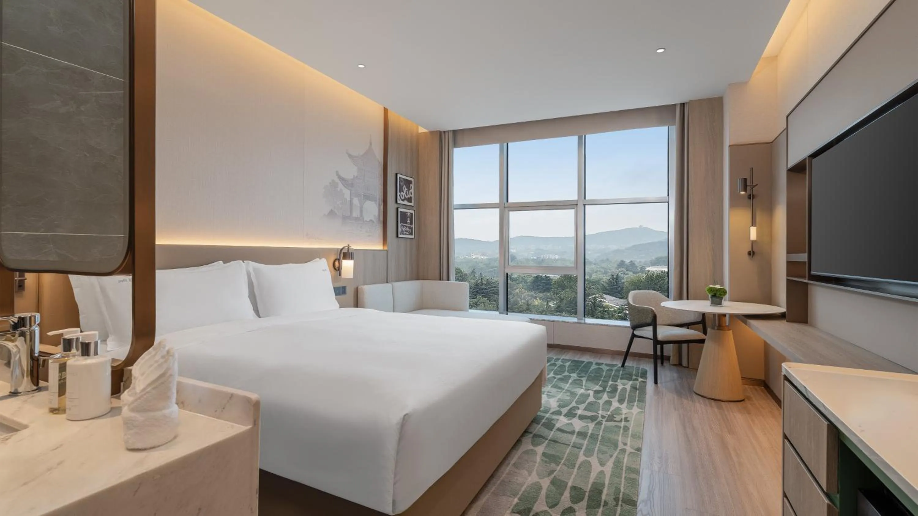 Photo of the whole room, Bed in Holiday Inn Jinan Thousand Buddha Mountain by IHG