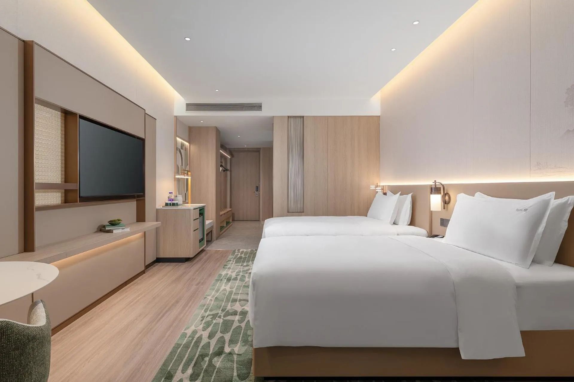 Photo of the whole room, Bed in Holiday Inn Jinan Thousand Buddha Mountain by IHG