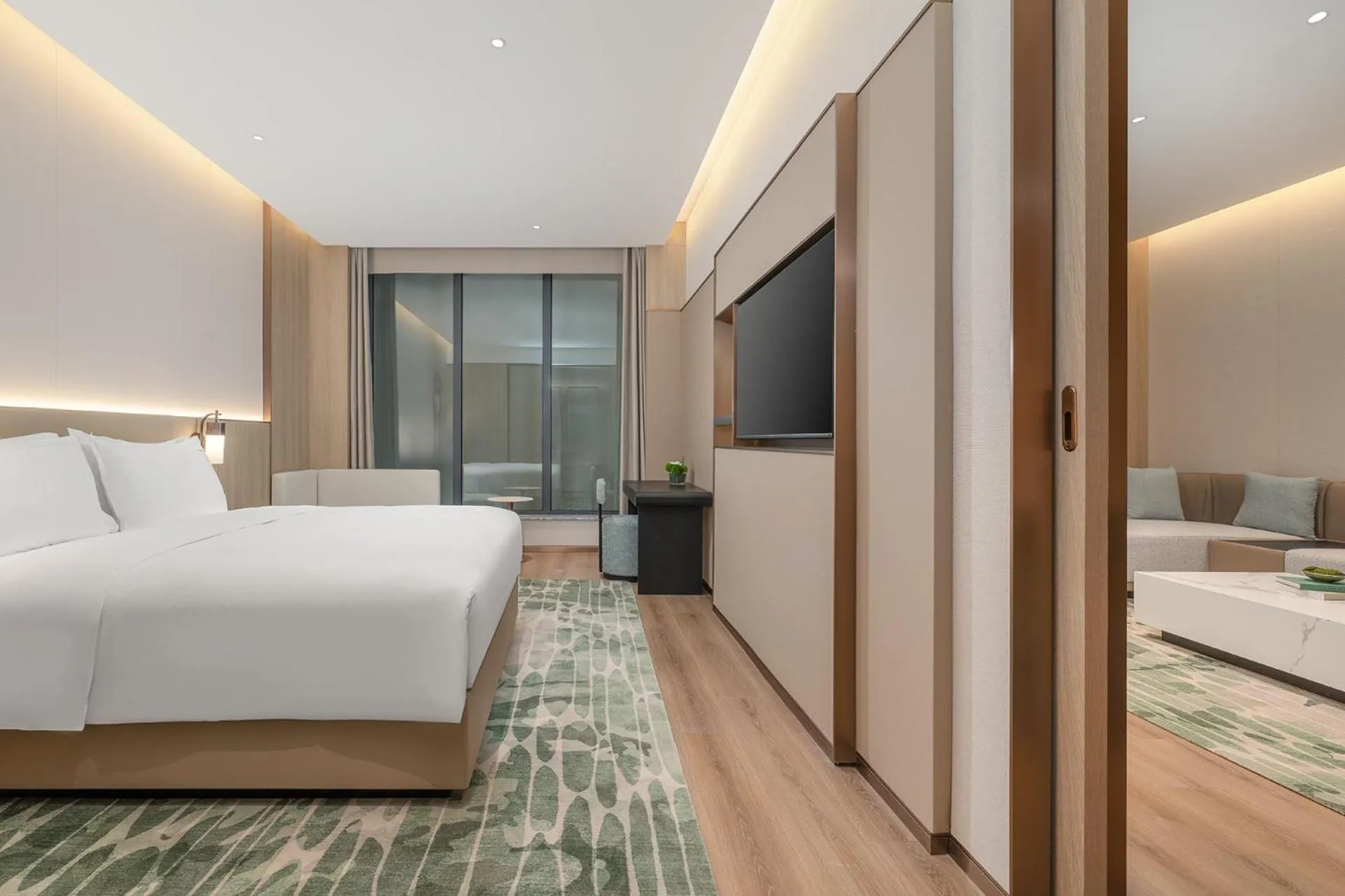 Photo of the whole room, Bed in Holiday Inn Jinan Thousand Buddha Mountain by IHG