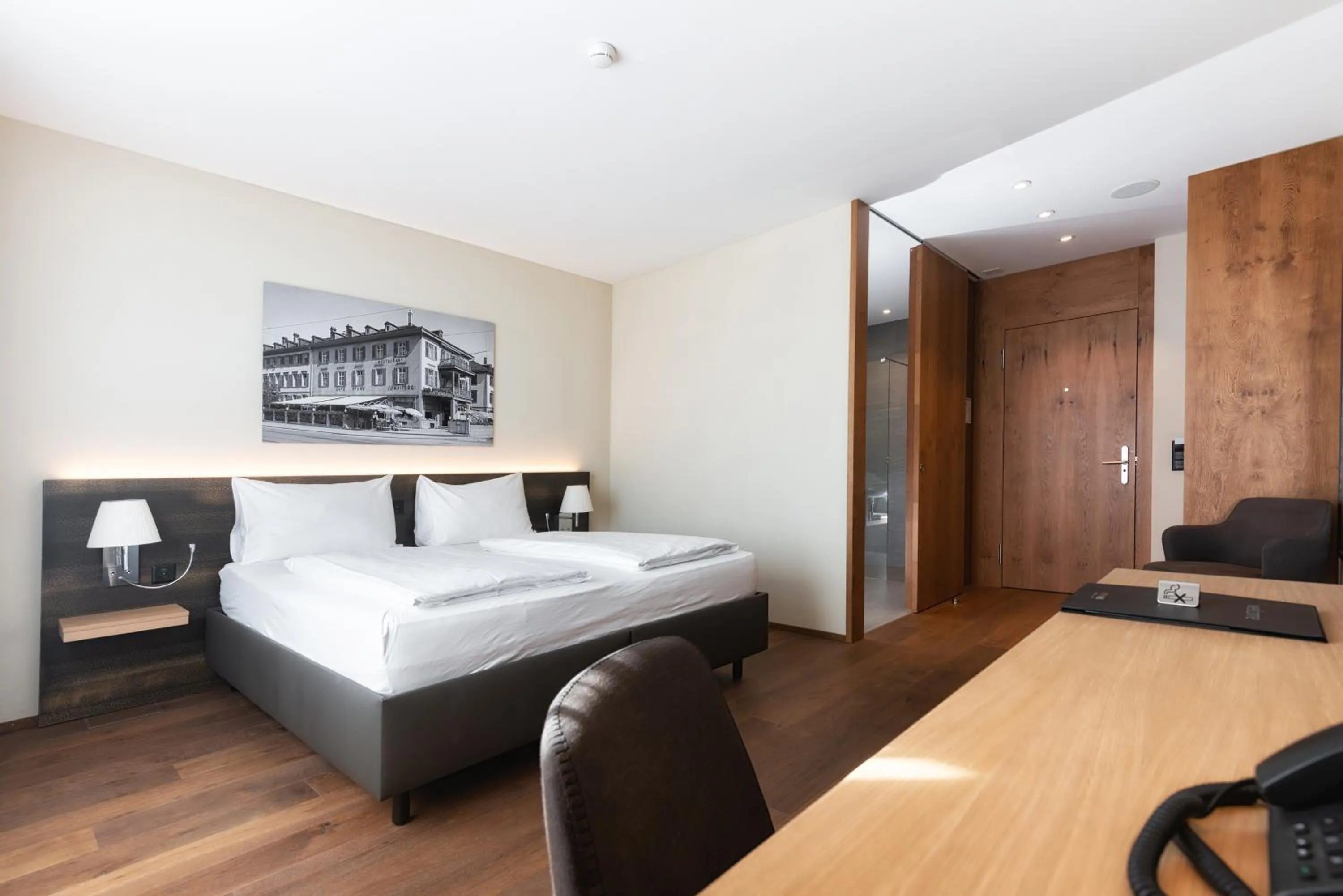 Bed in Hotel one66 (free parking garage)