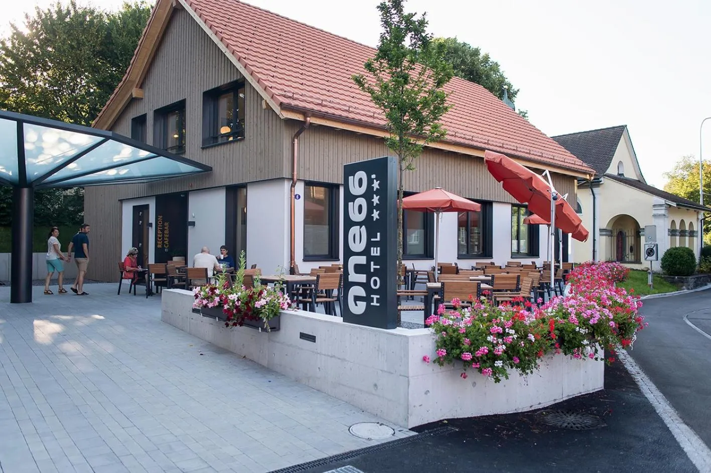 Facade/entrance in Hotel one66 (free parking garage)