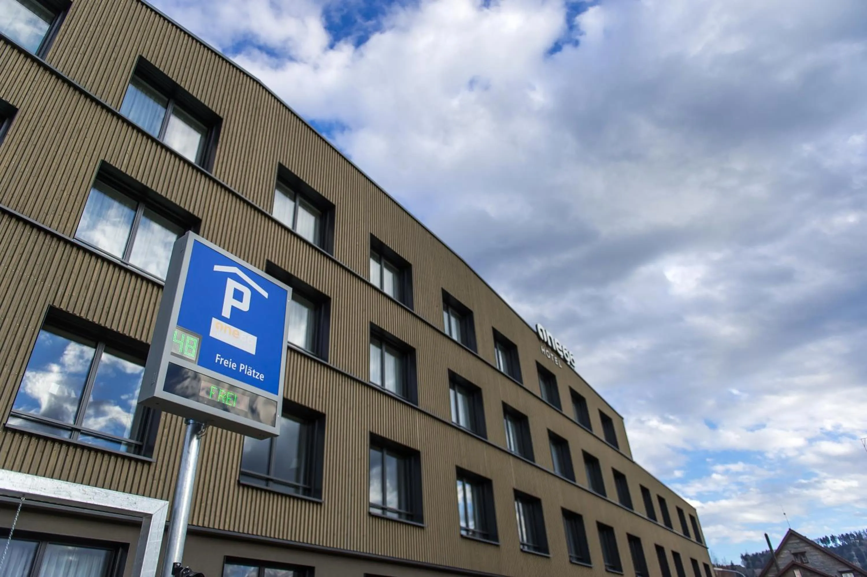 Facade/entrance in Hotel one66 (free parking garage)