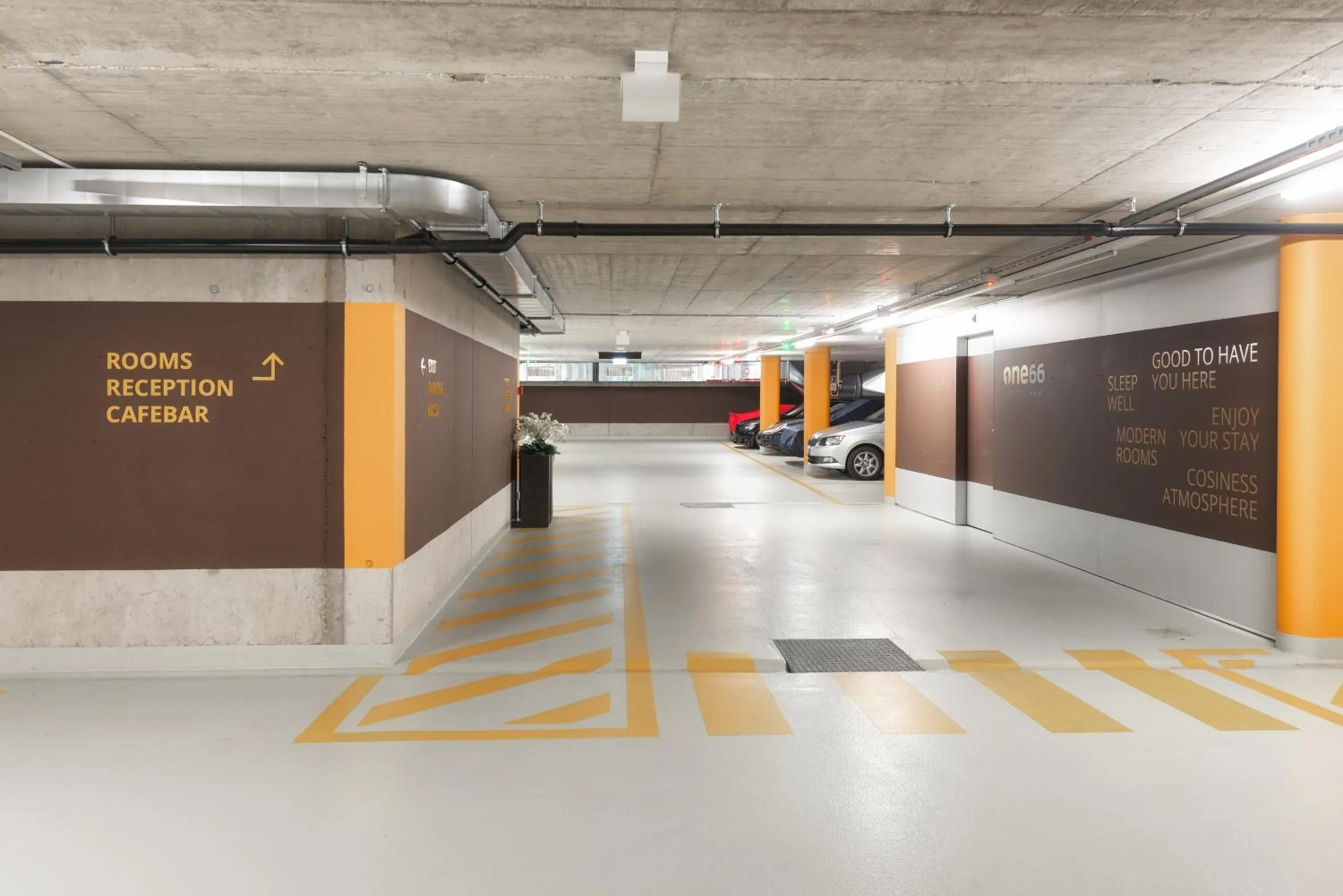 Decorative detail in Hotel one66 (free parking garage)