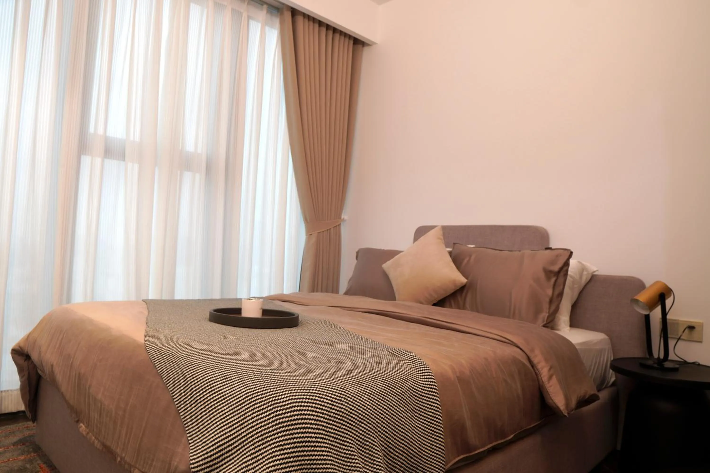 Bed in Lancaster Legacy Hotel & Apartments