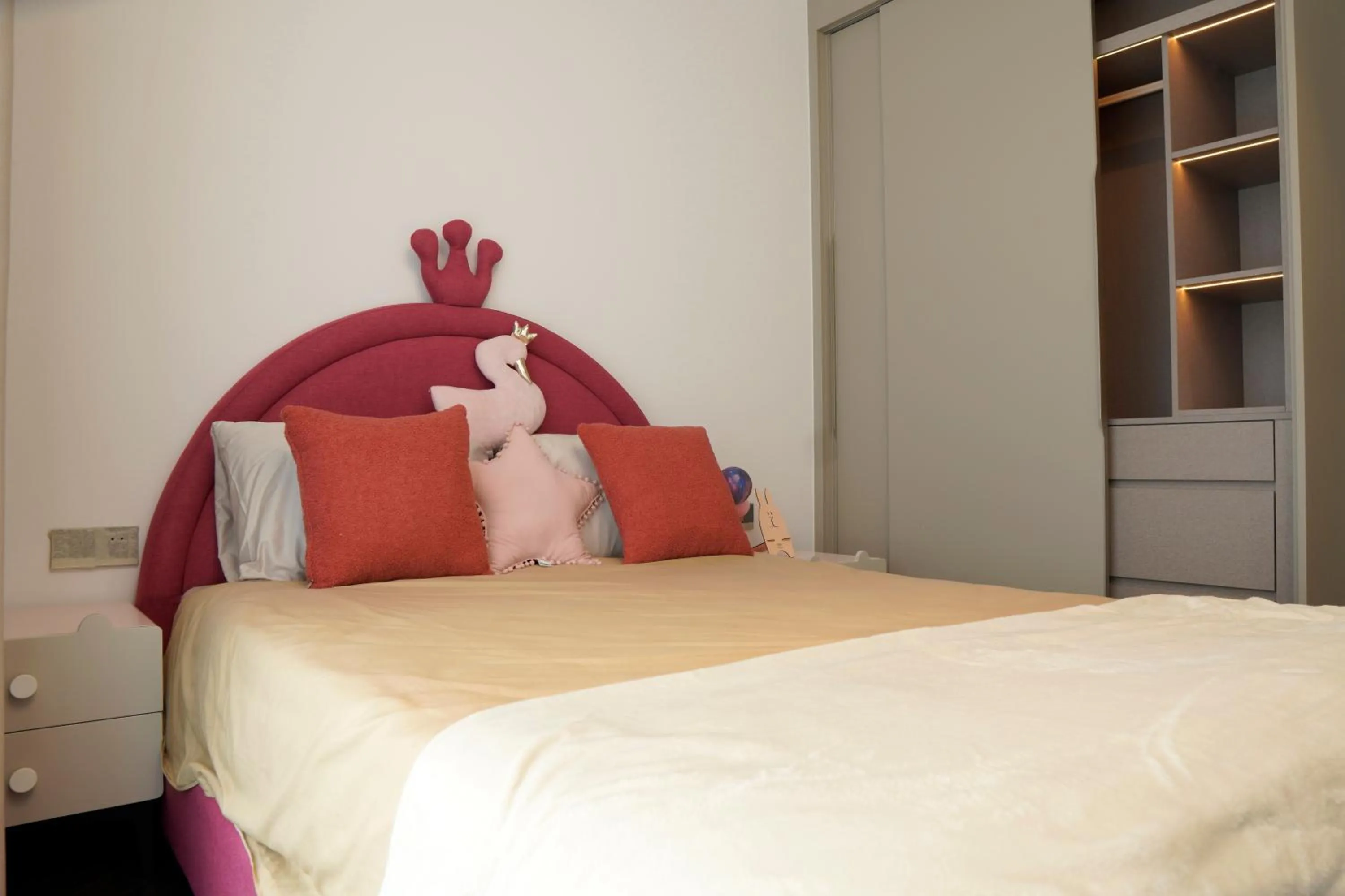 Bed in Lancaster Legacy Hotel & Apartments