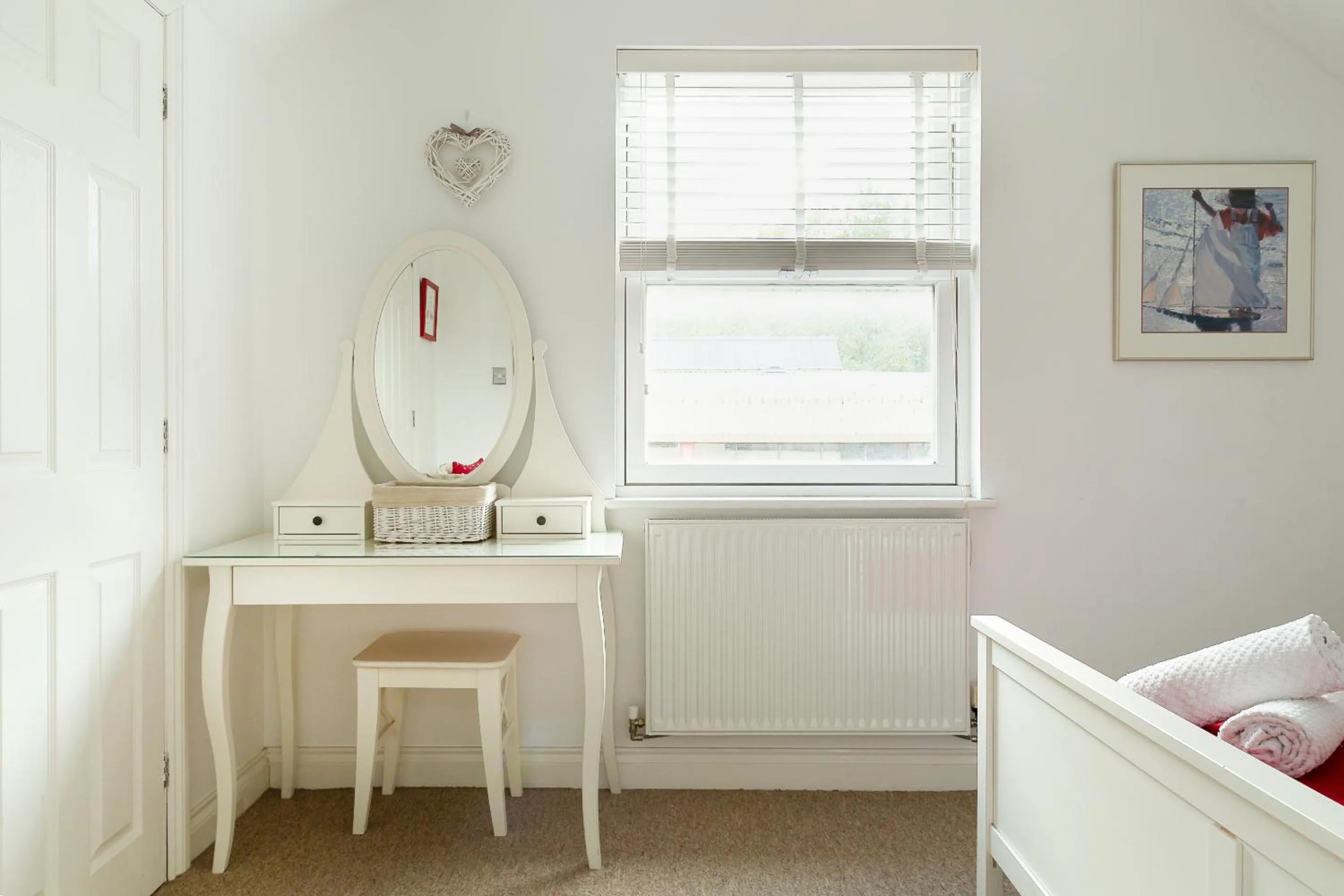 Bedroom in Bath Breaks Apartments