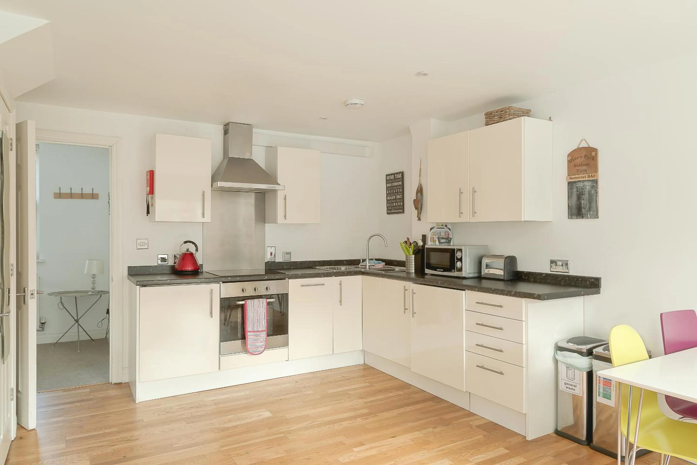 Kitchen or kitchenette in Bath Breaks Apartments