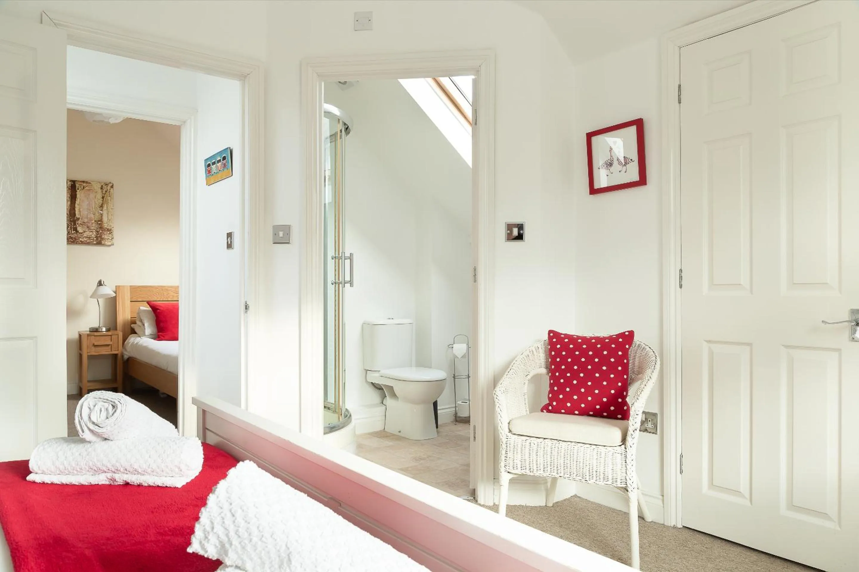 Bedroom, Bed in Bath Breaks Apartments