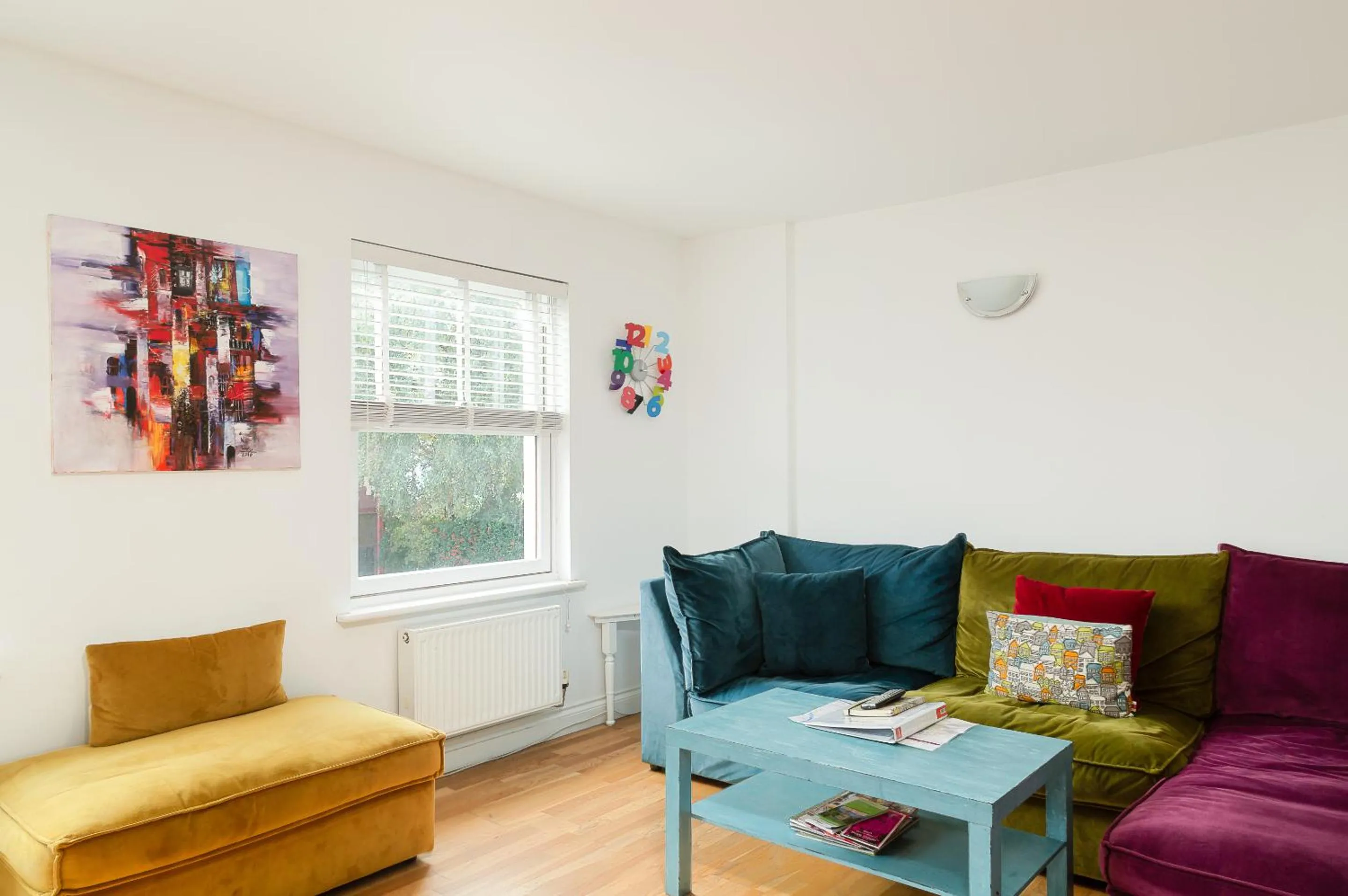 Living room in Bath Breaks Apartments