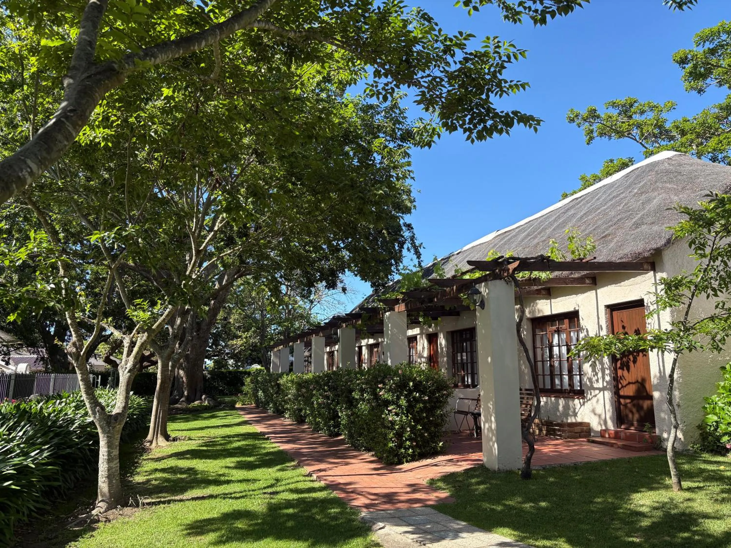 Property building in Eight Bells Mountain Inn