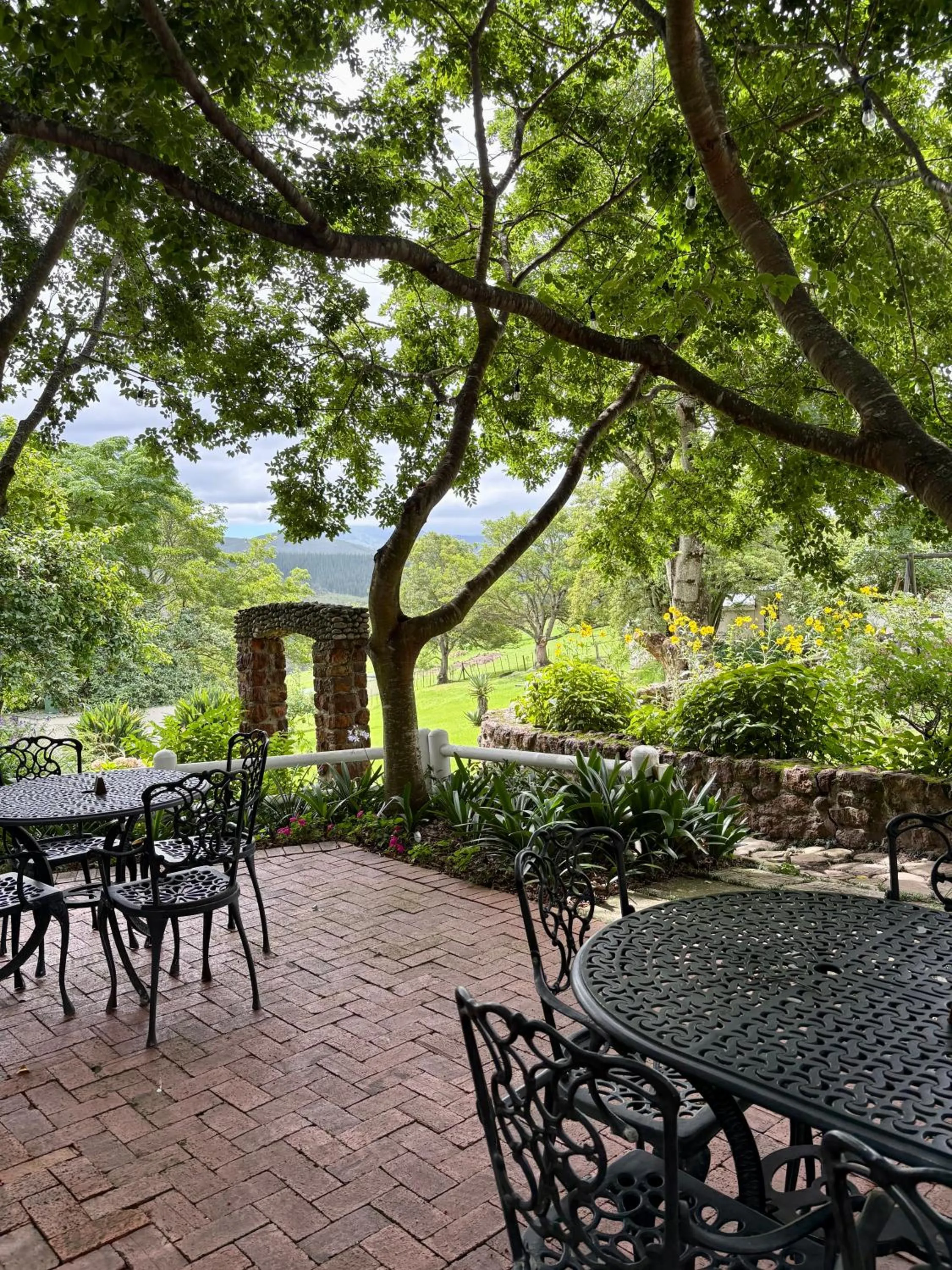 Restaurant/places to eat in Eight Bells Mountain Inn