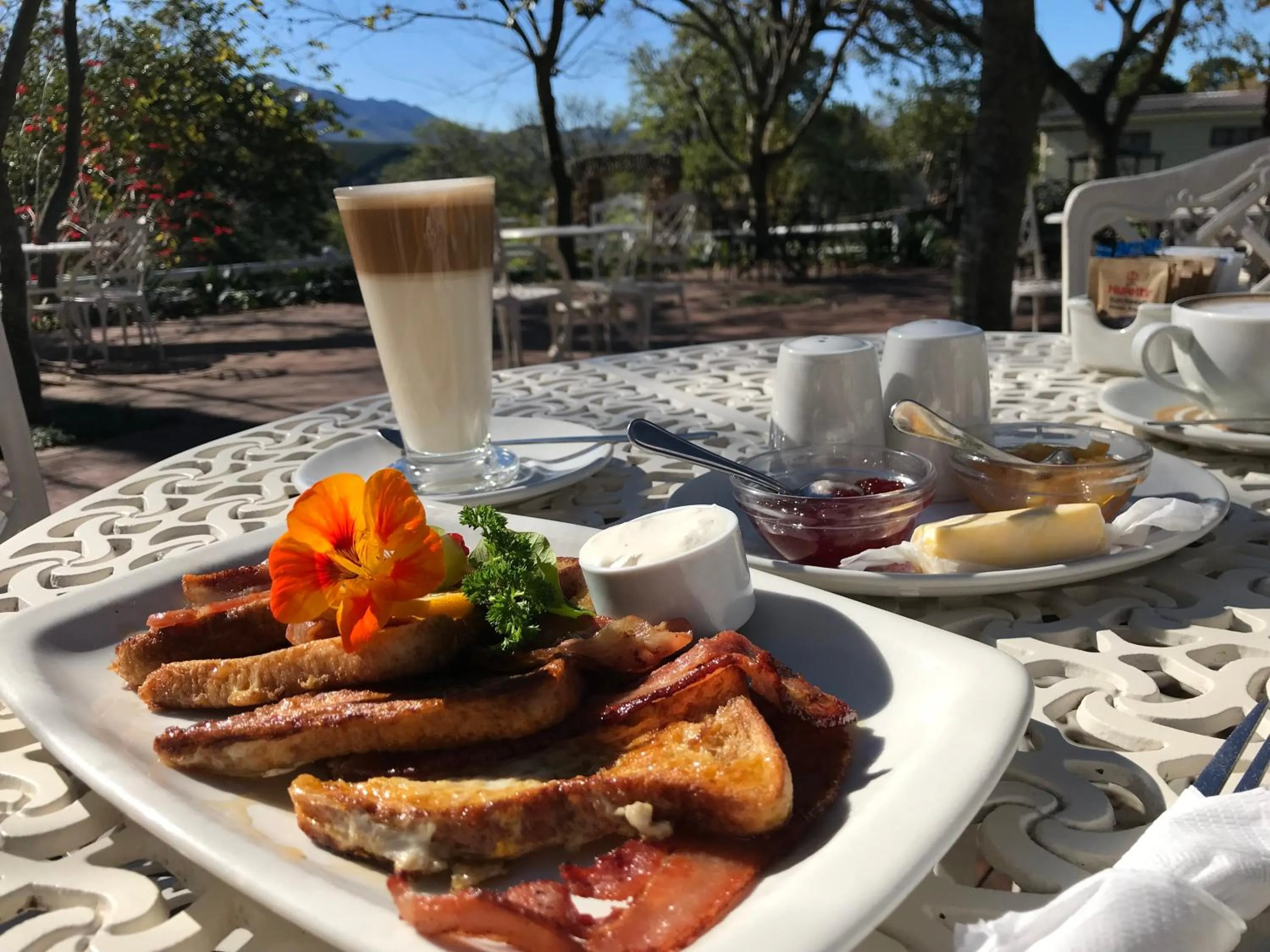 Food and drinks in Eight Bells Mountain Inn