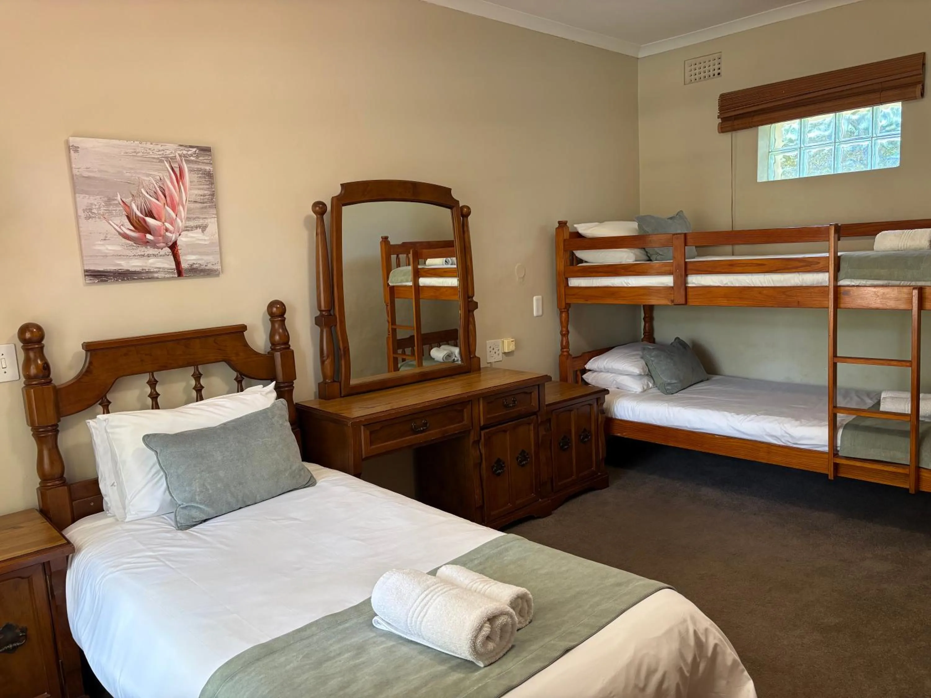 Bed in Eight Bells Mountain Inn