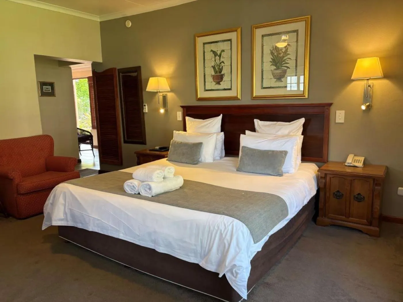 Bed in Eight Bells Mountain Inn