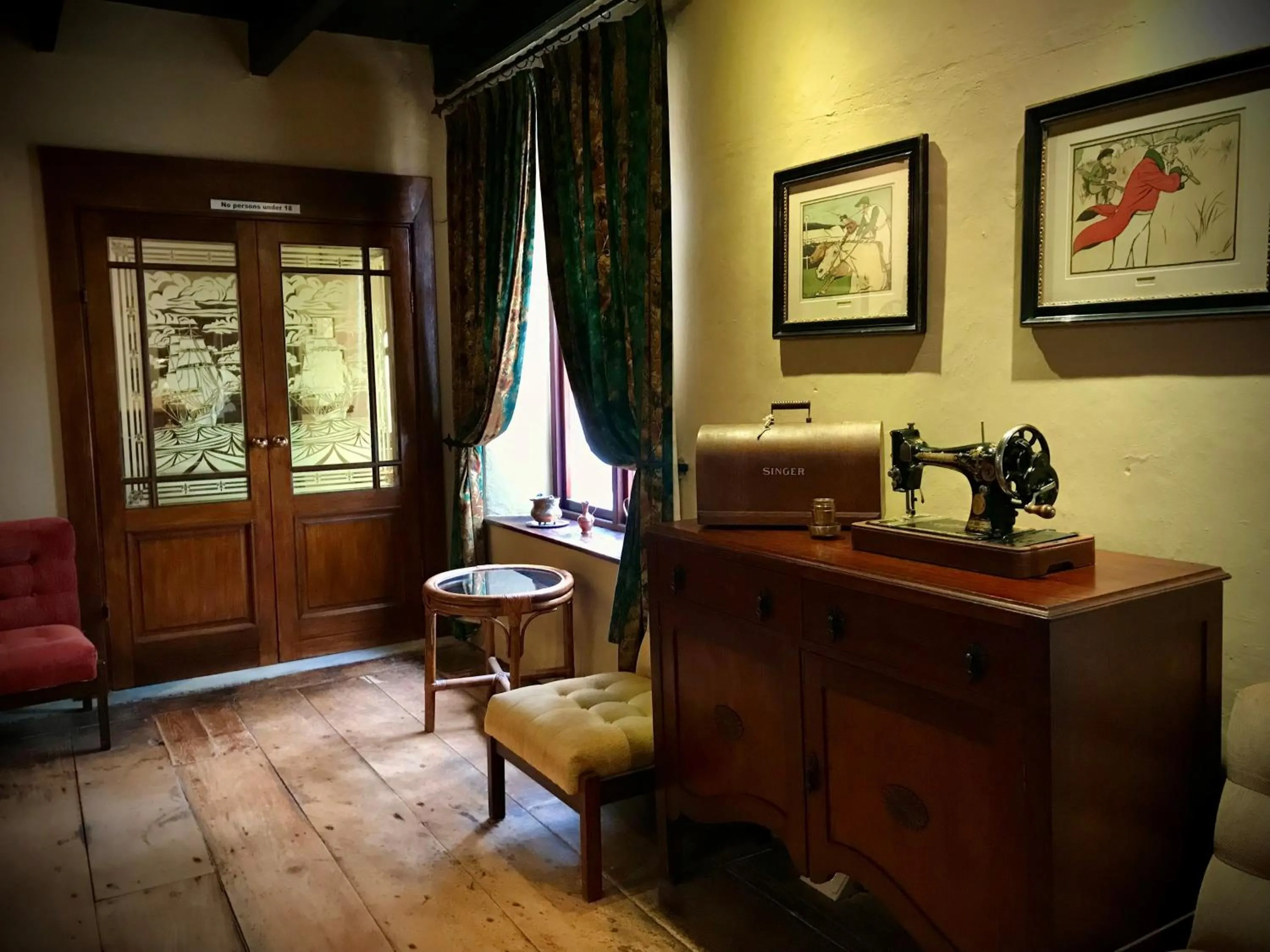 Billiard in Eight Bells Mountain Inn