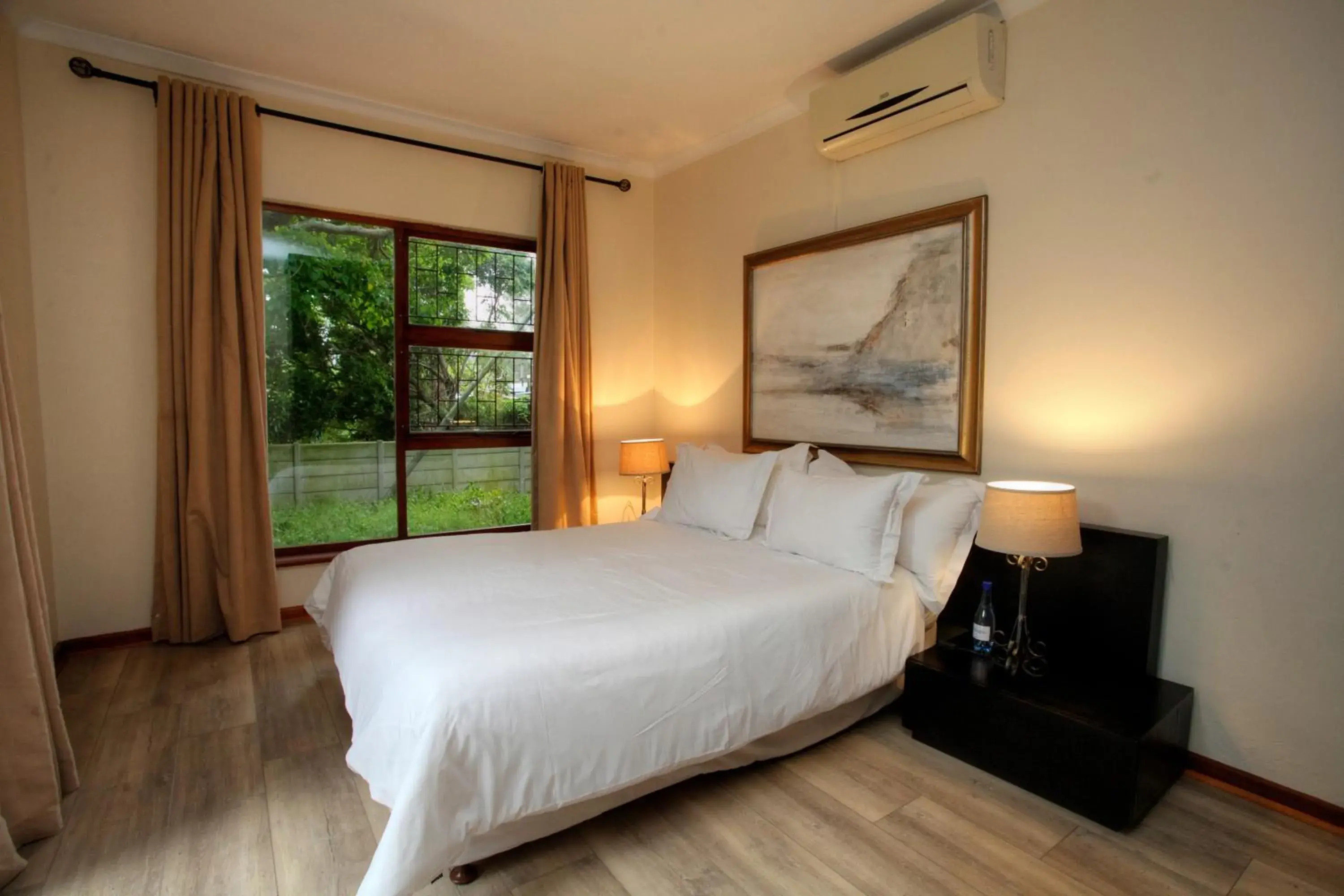 Self Catering Cottage with Garden View in 39 on Church Self Catering Cottage with Garden View in 39 on Church