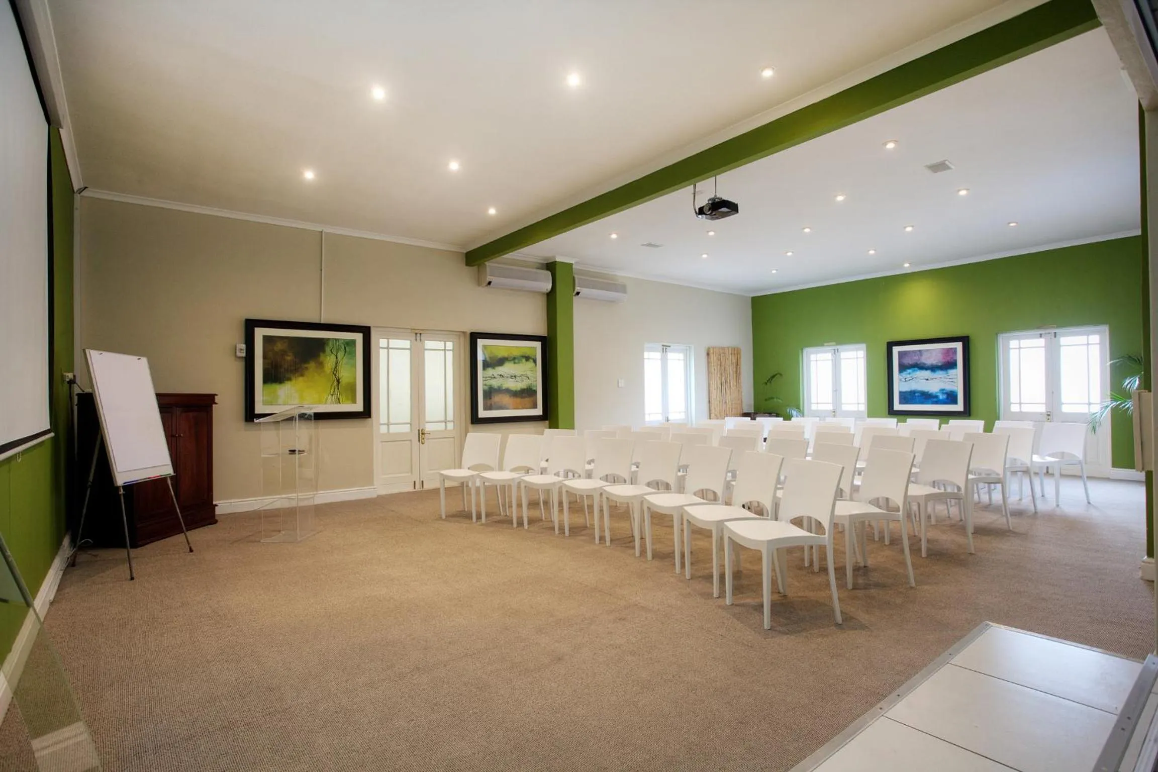 Business facilities in 39 on Church