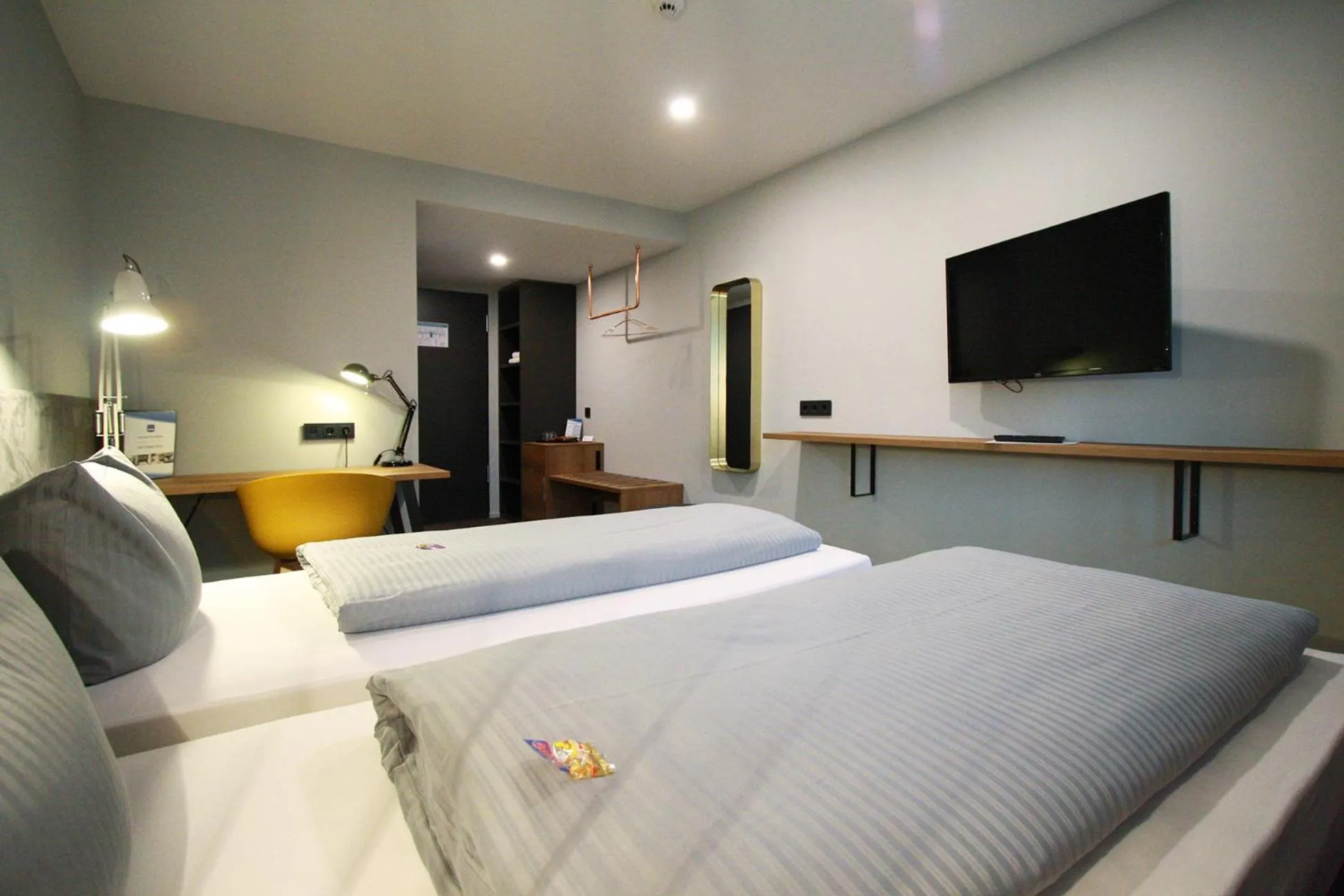 TV and multimedia, Bed in ARRIVEL Hotel Kirchheim - bisher Novitel