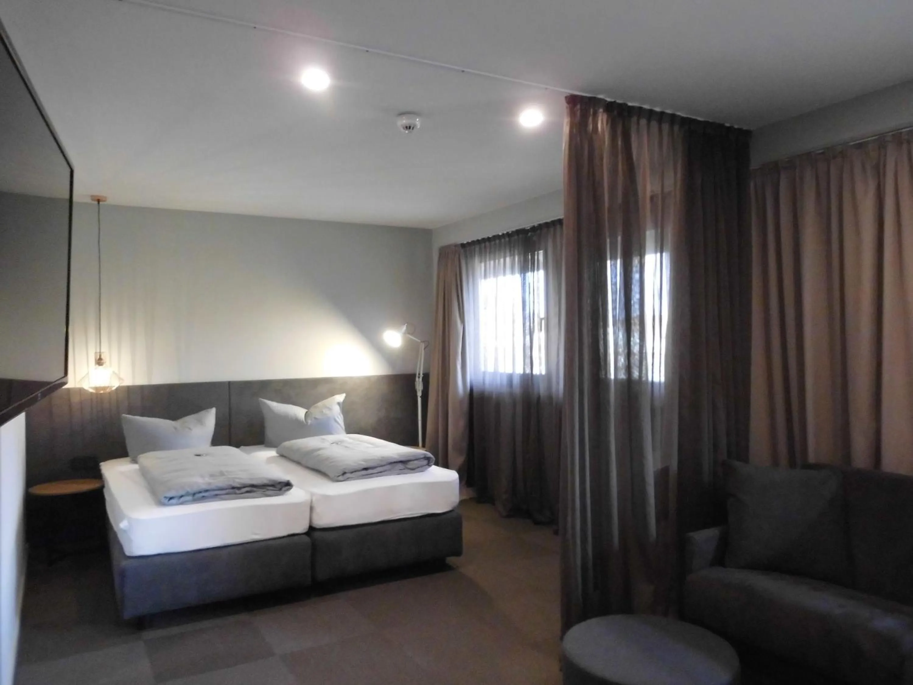 Photo of the whole room, Bed in ARRIVEL Hotel Kirchheim - bisher Novitel