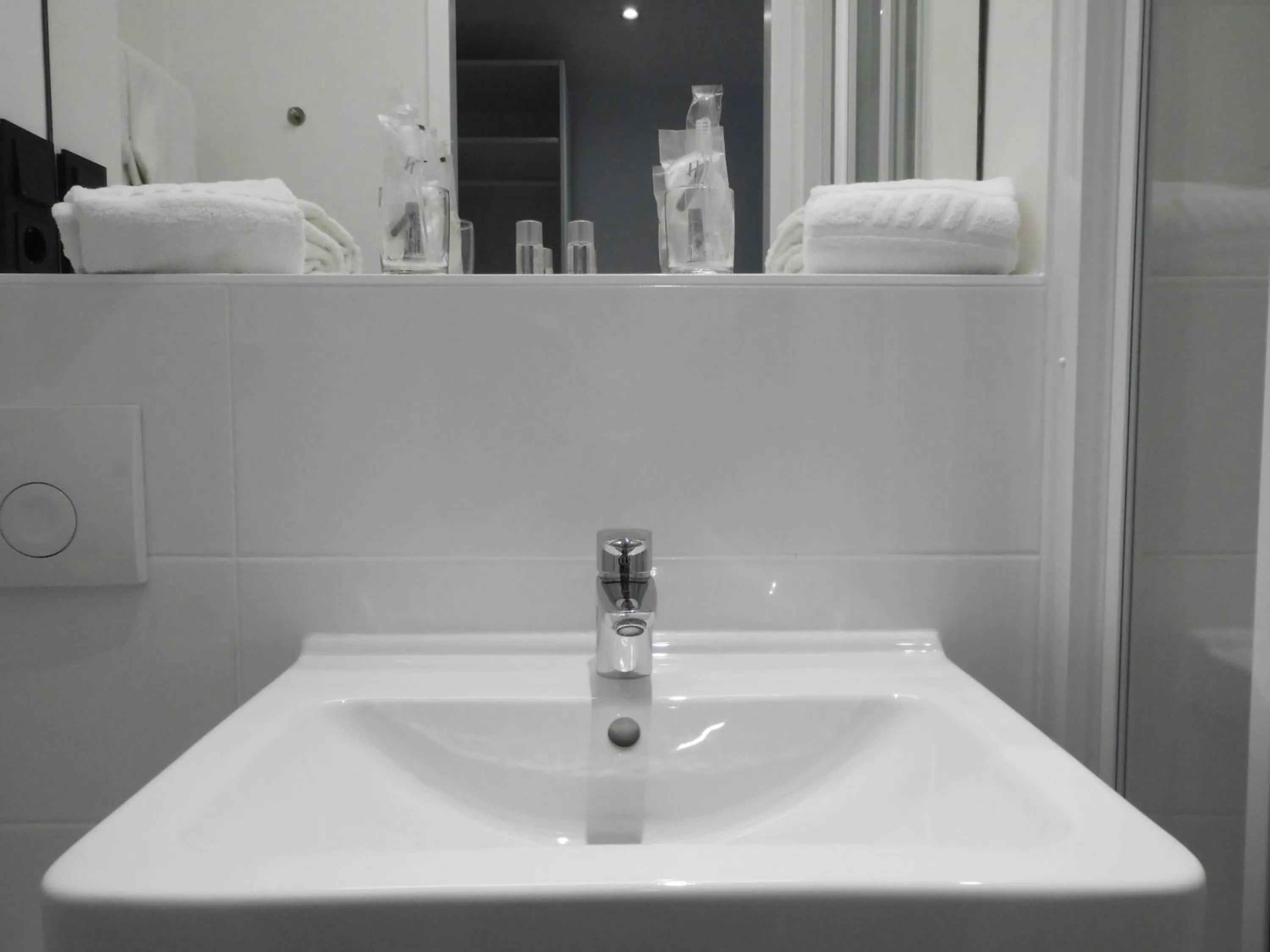 Bathroom in ARRIVEL Hotel Kirchheim - bisher Novitel