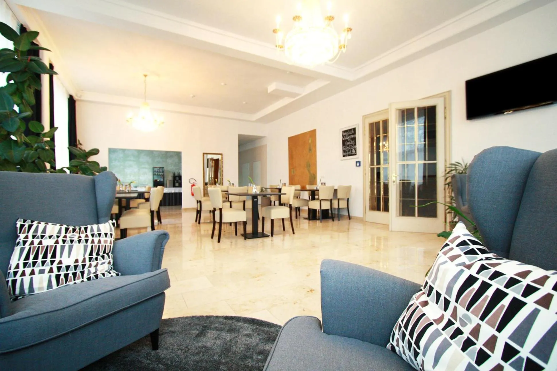 Communal lounge/ TV room in ARRIVEL Hotel Kirchheim - bisher Novitel