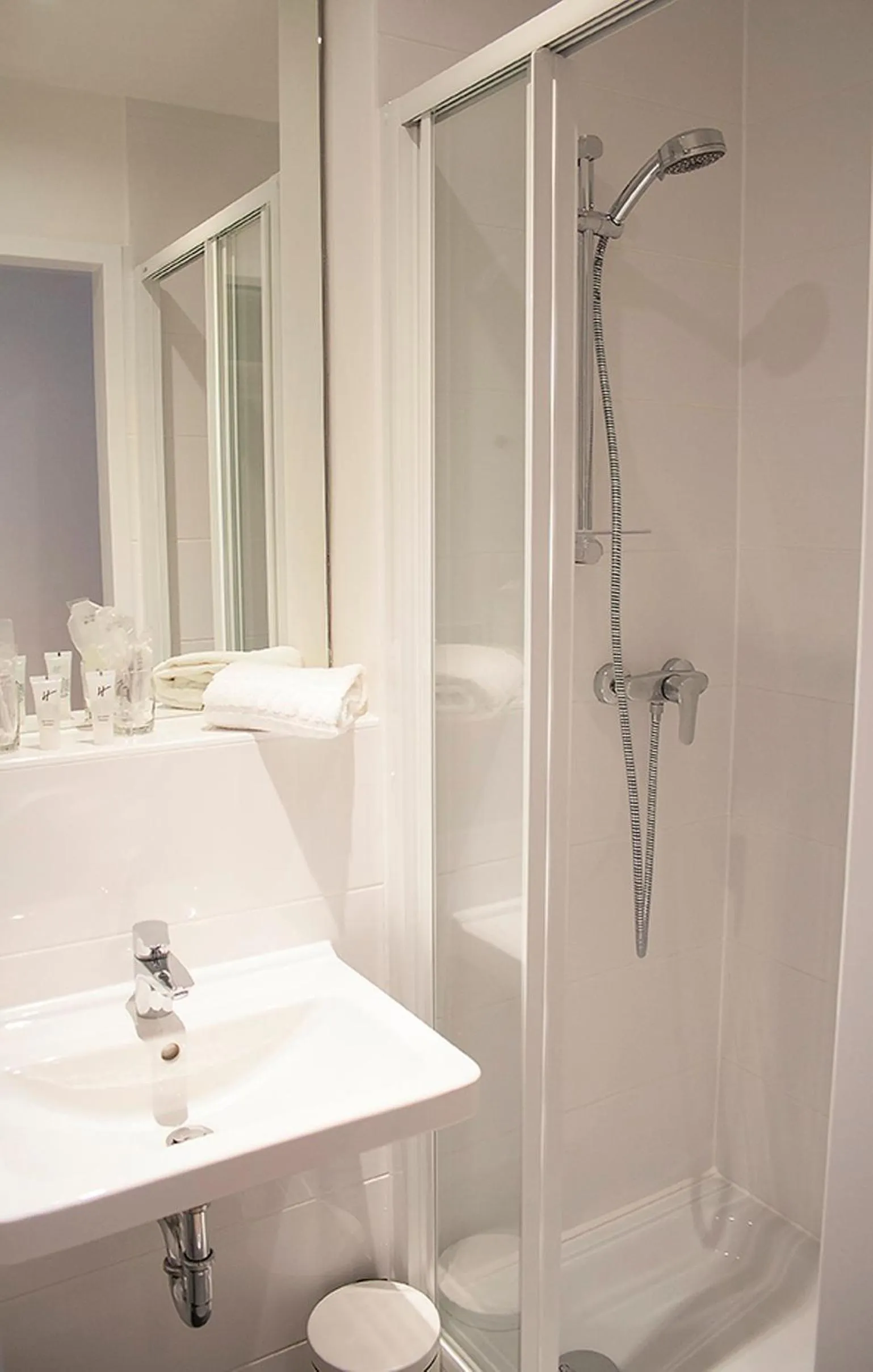 Shower in ARRIVEL Hotel Kirchheim - bisher Novitel