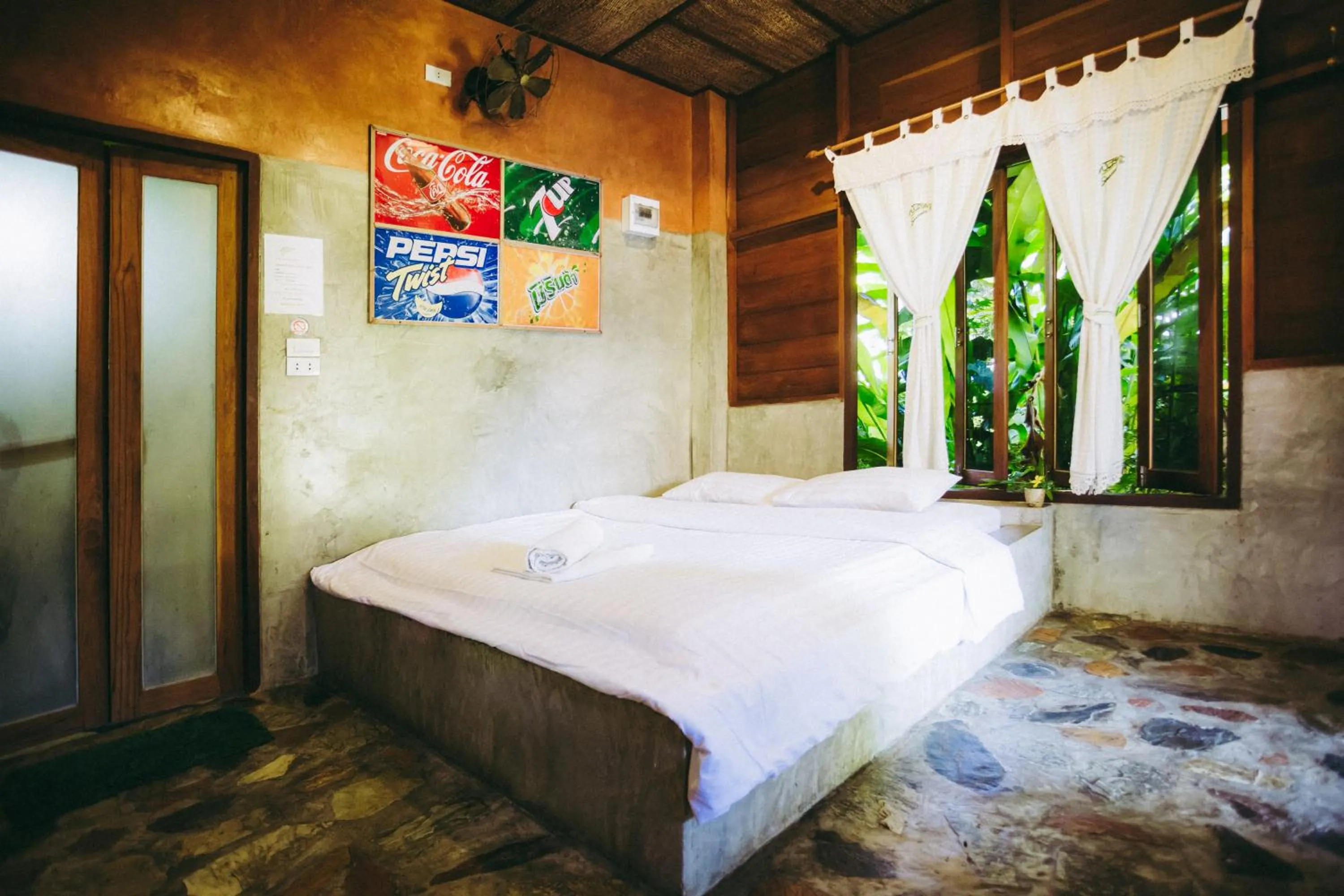 Bed in Sawasdeepai River Resort