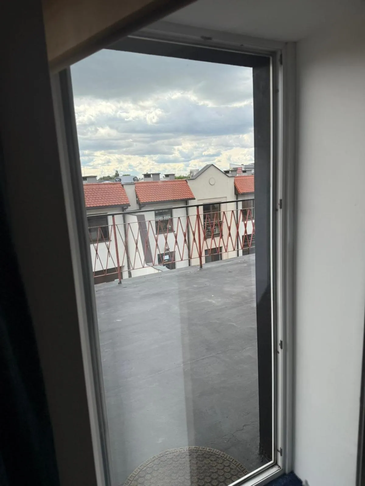 Rynek 14 - Pokoje hotelowe - Cafe&Restaurant - Parking - OrangeTV