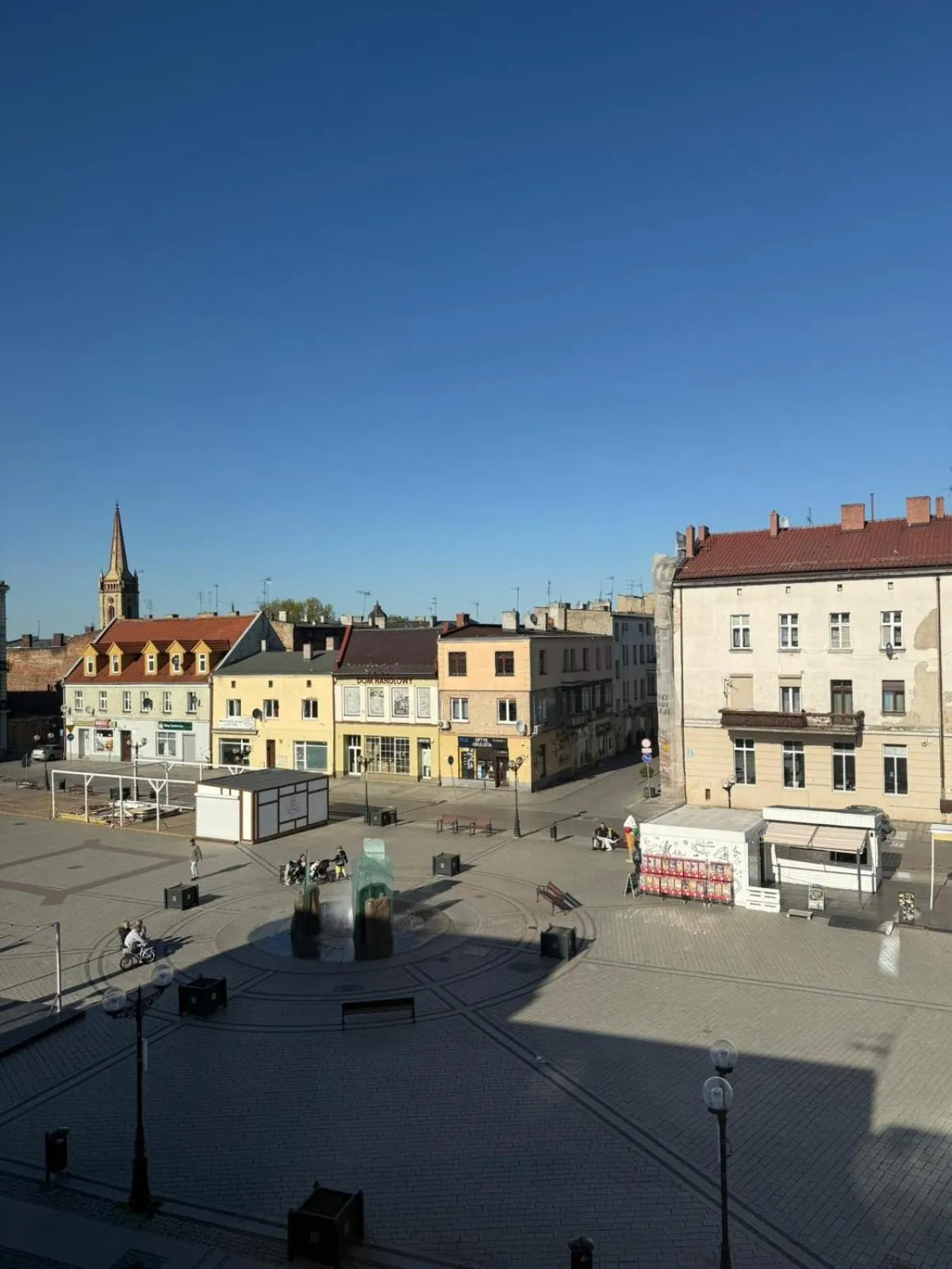 Rynek 14 - Pokoje hotelowe - Cafe&Restaurant - Parking - OrangeTV