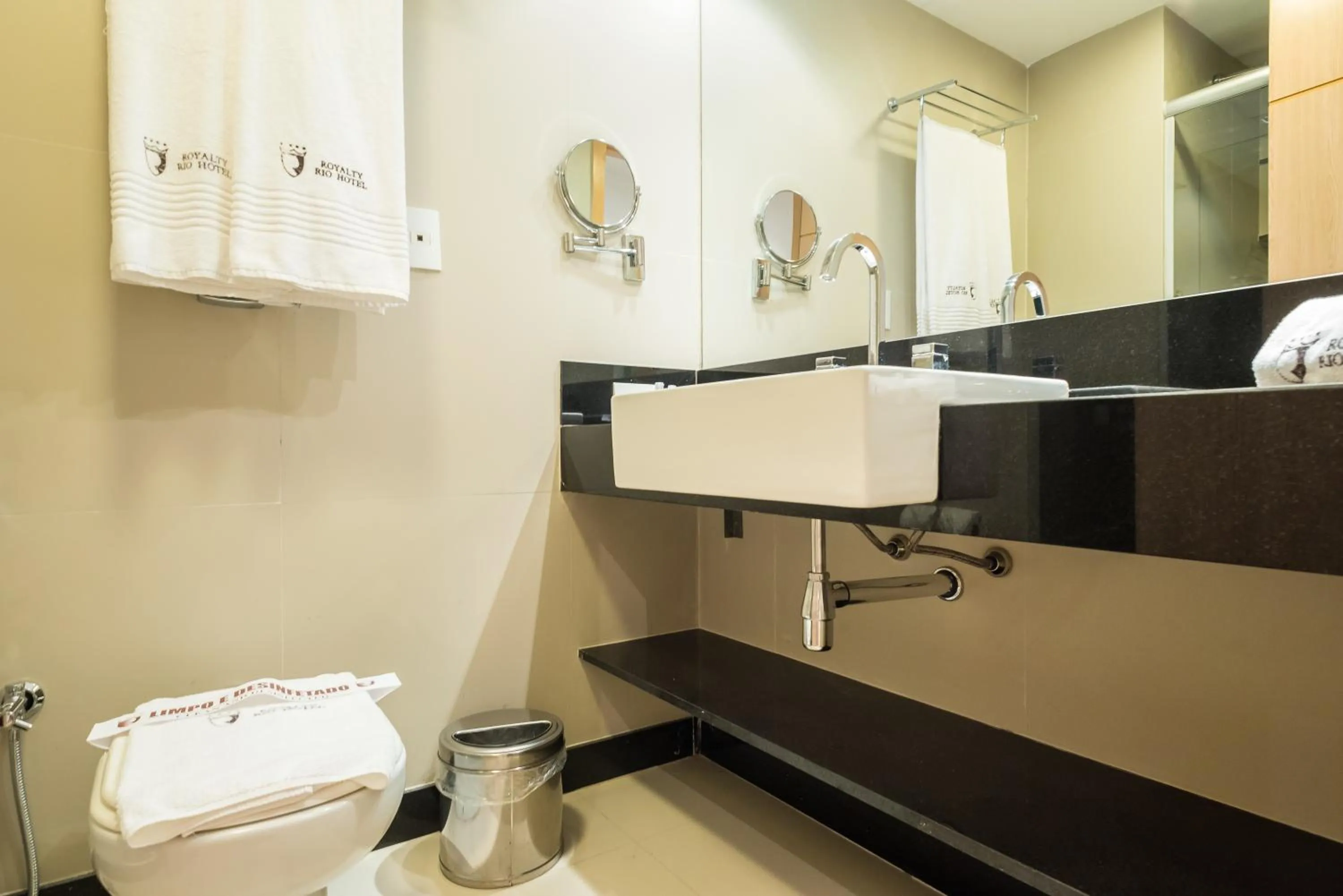 Bathroom in Royalty Rio Hotel