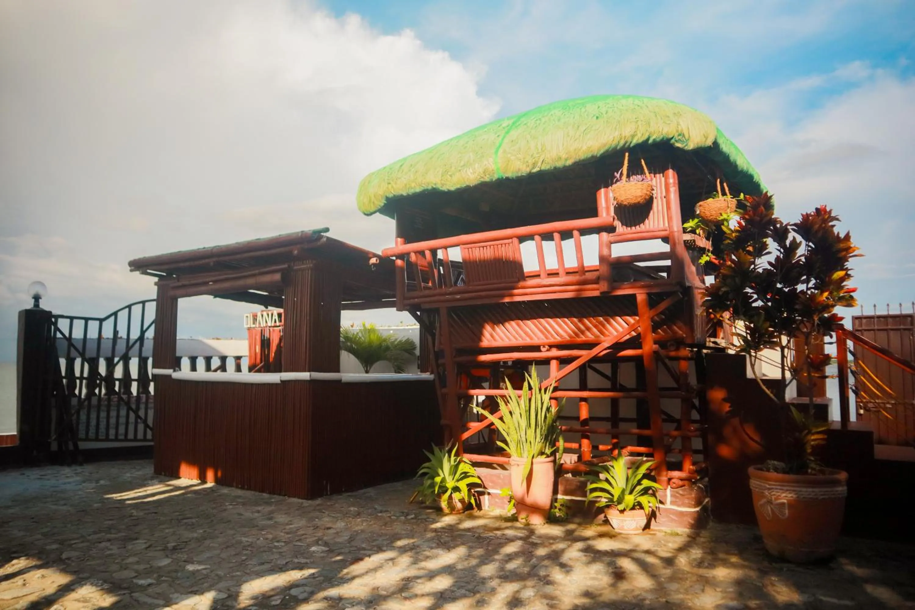 Property building in Olana Bed and Breakfast