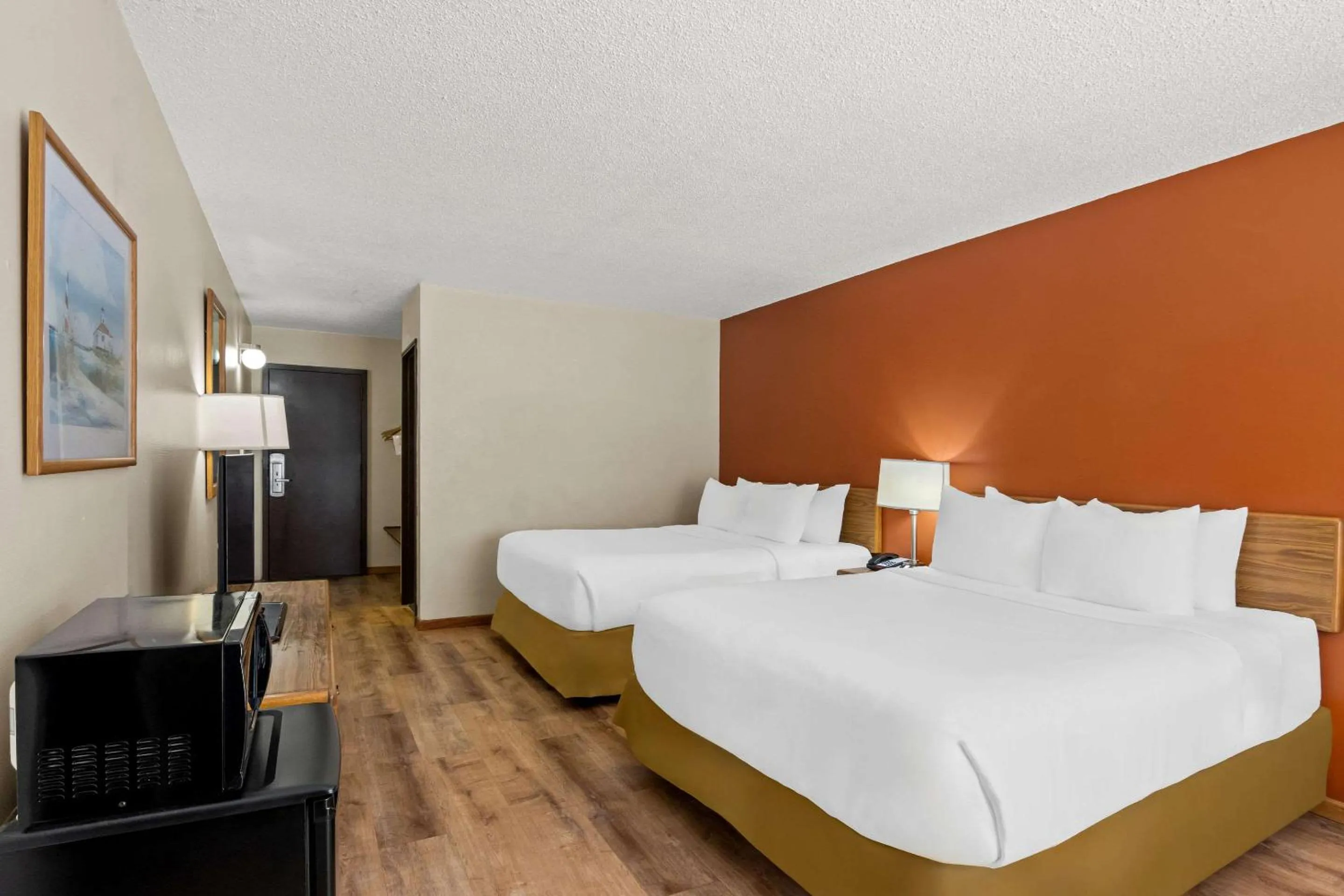 Bedroom, Bed in Econo Lodge Manistee