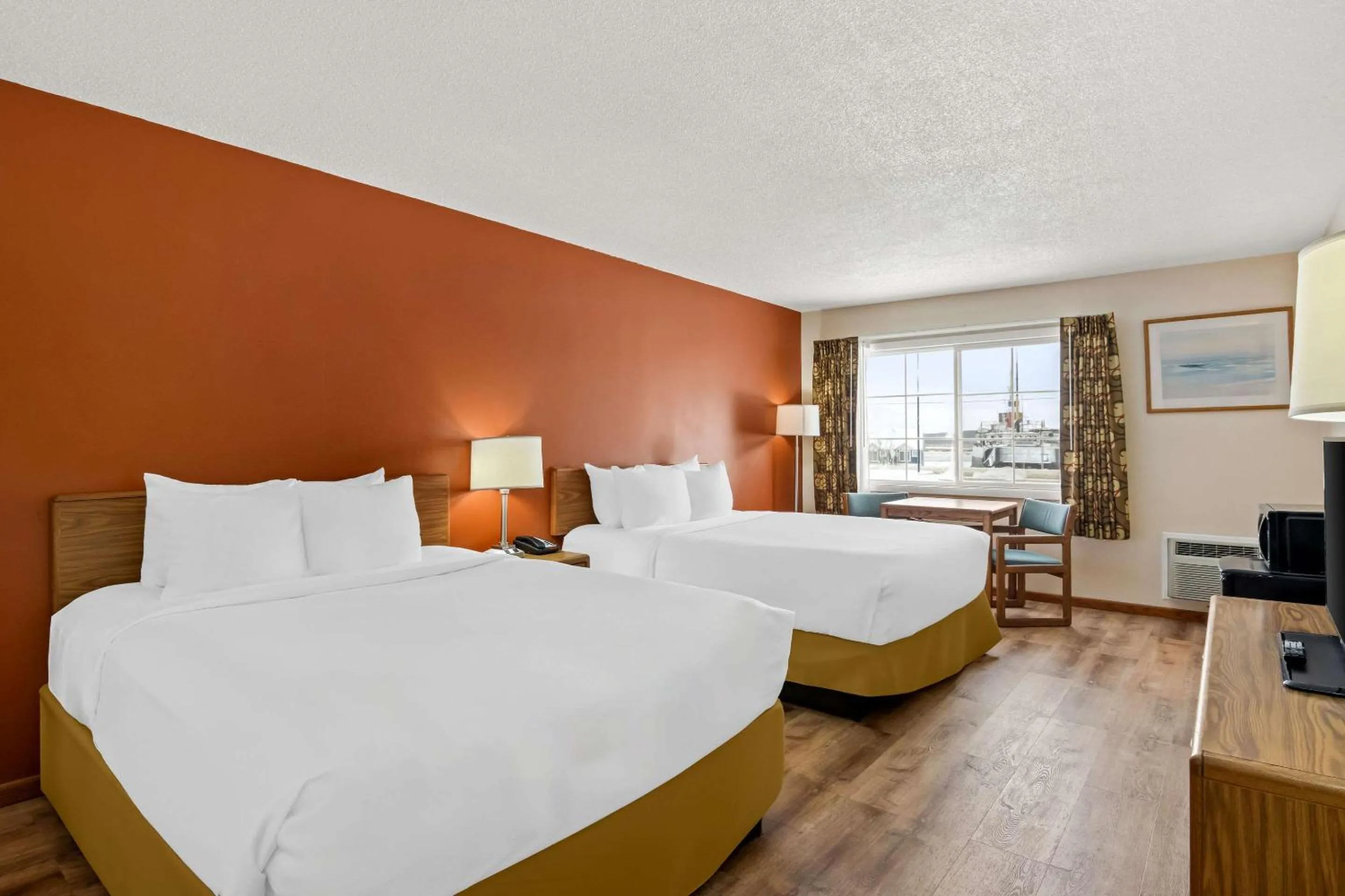 Bedroom, Bed in Econo Lodge Manistee