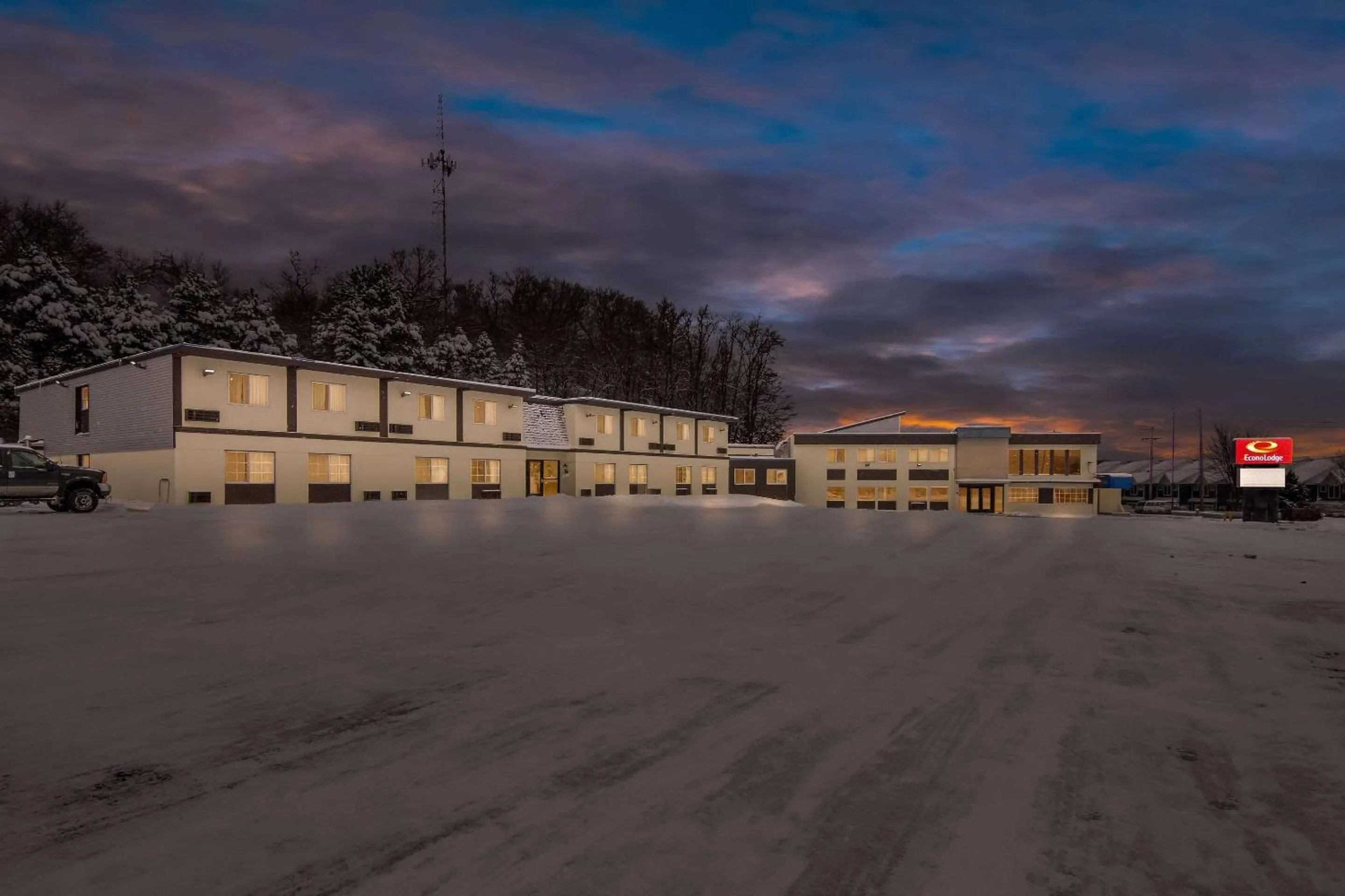 Property building in Econo Lodge Manistee