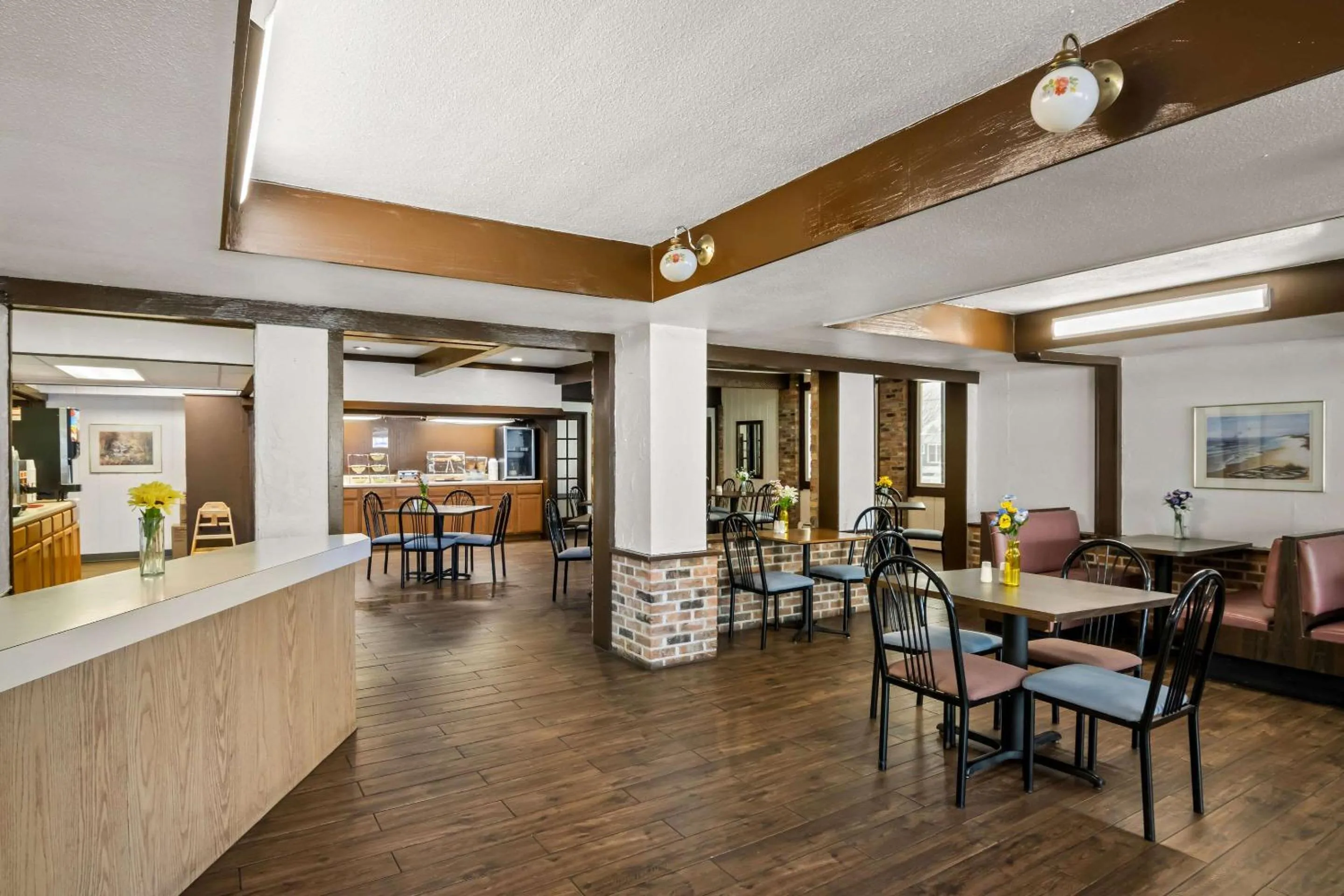 Breakfast in Econo Lodge Manistee