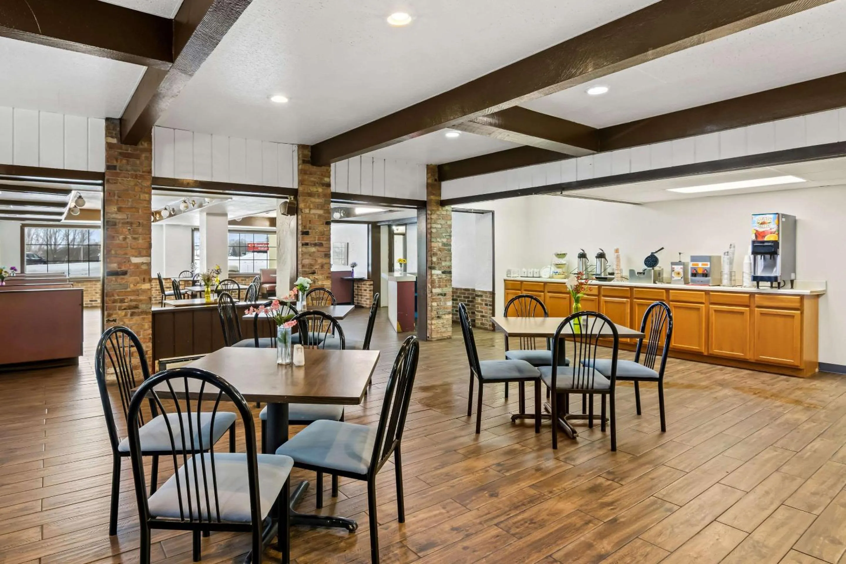 Breakfast in Econo Lodge Manistee