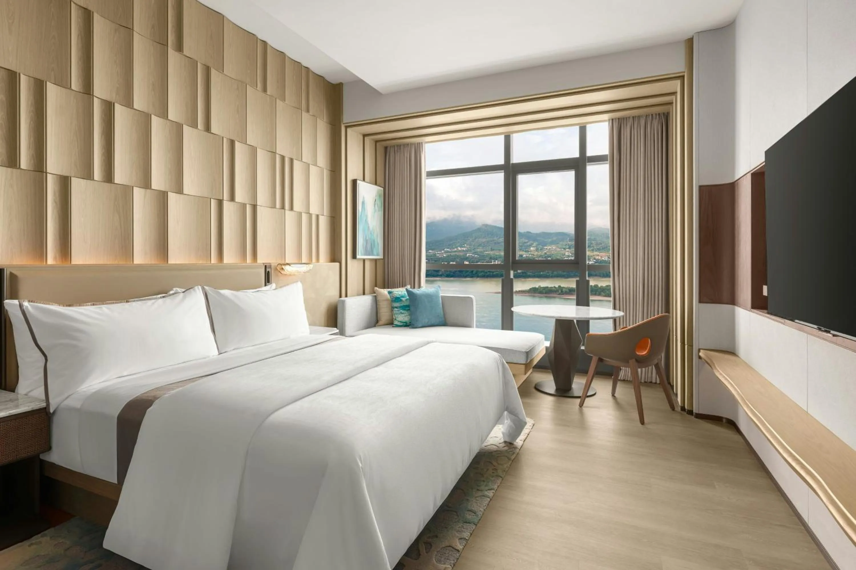 Photo of the whole room, Bed in The Westin Yichang